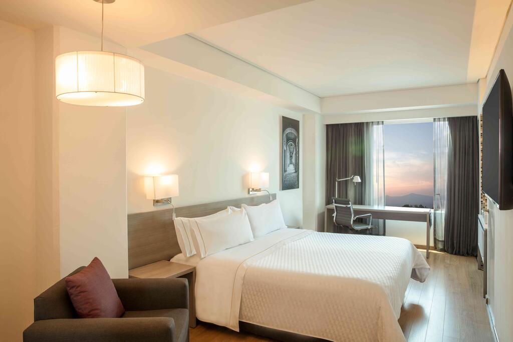 Room Deluxe City View King Bed