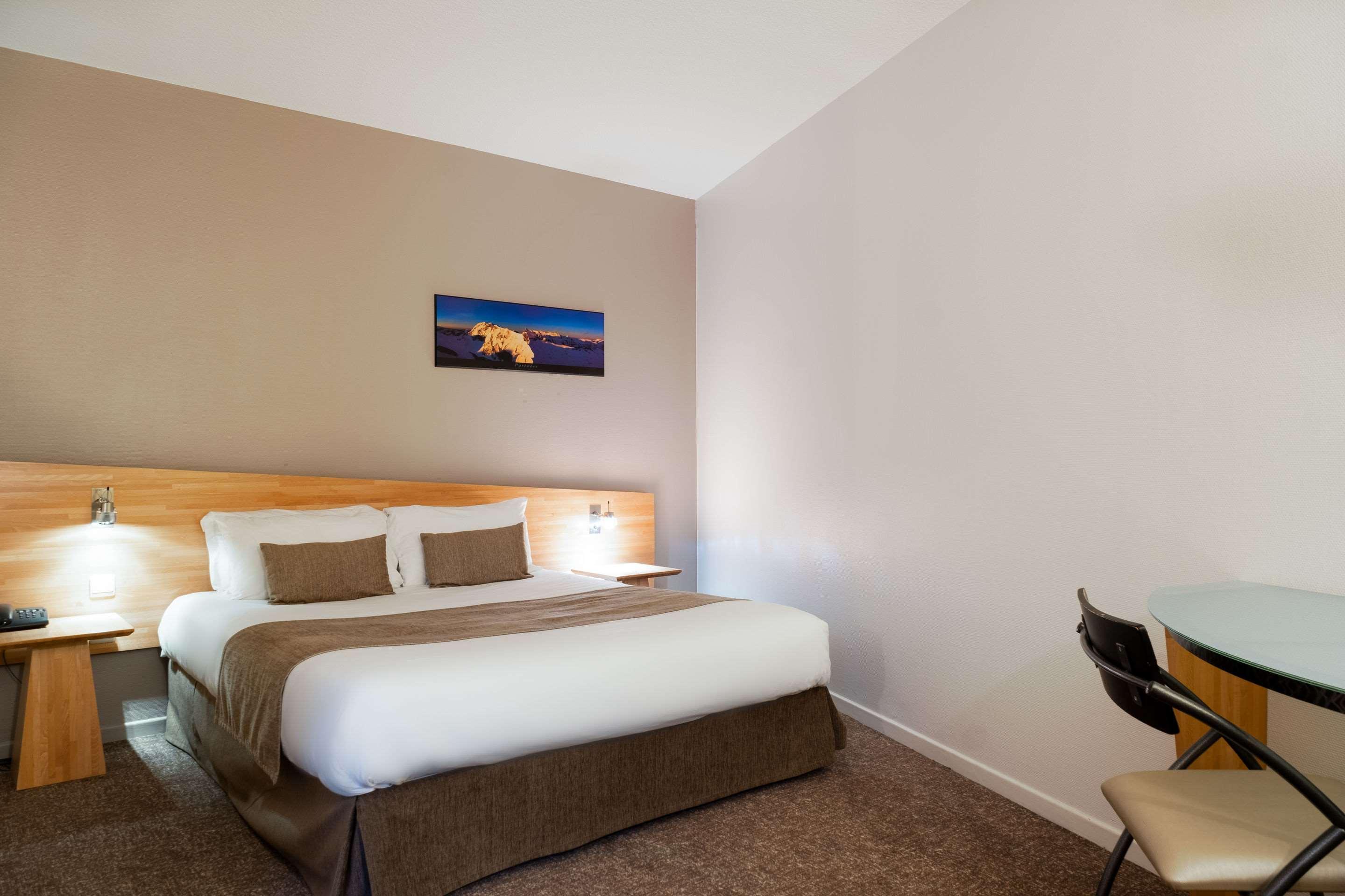 Double Queen Size Bed