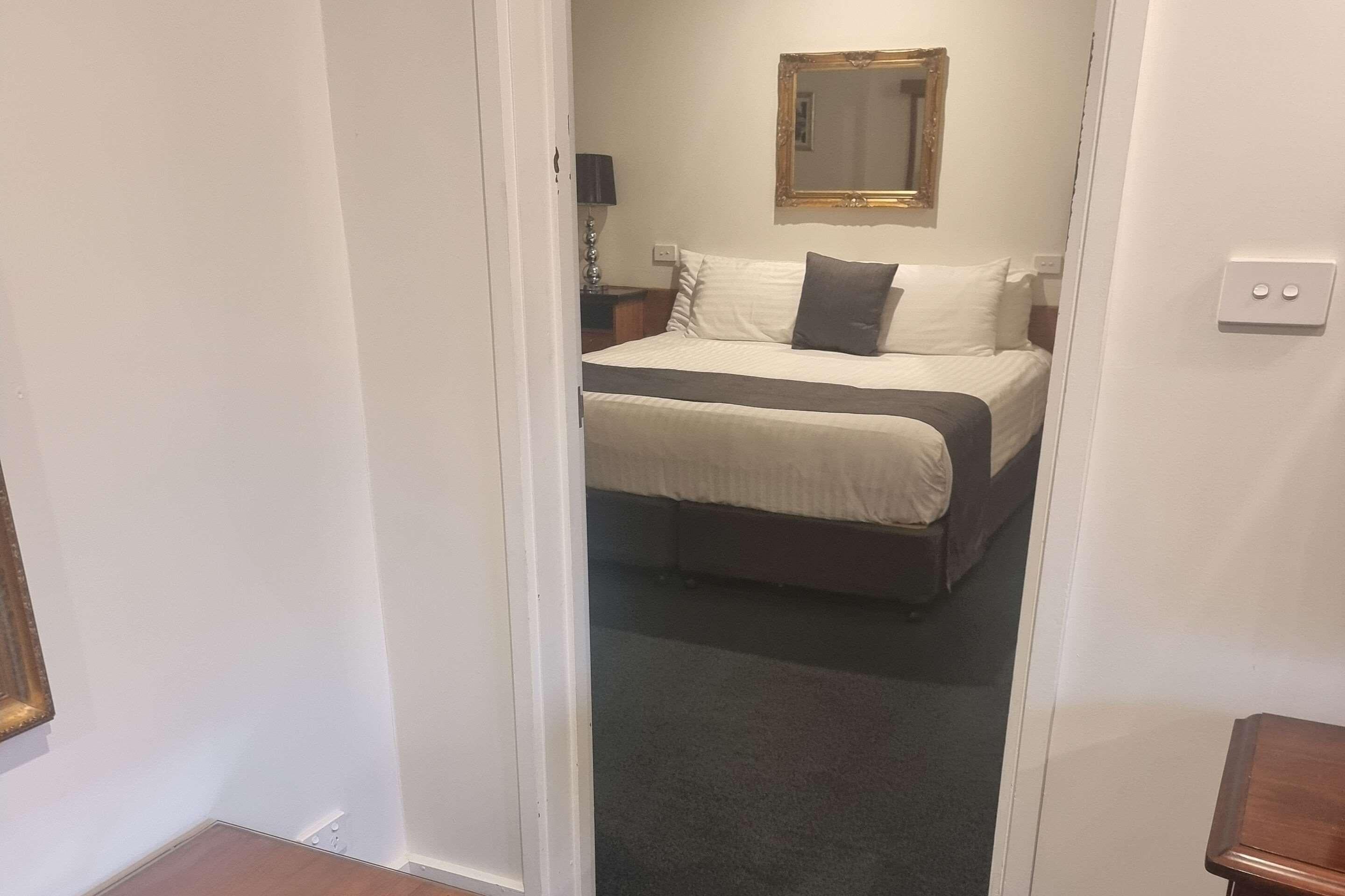 Suite Queen Size Bed