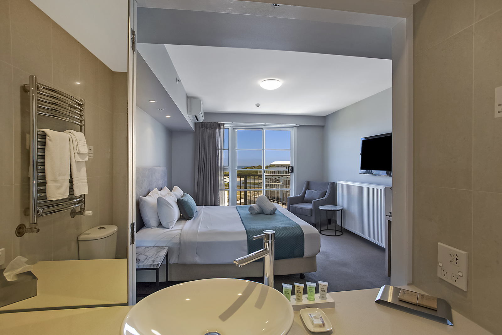 Studio King Size Bed