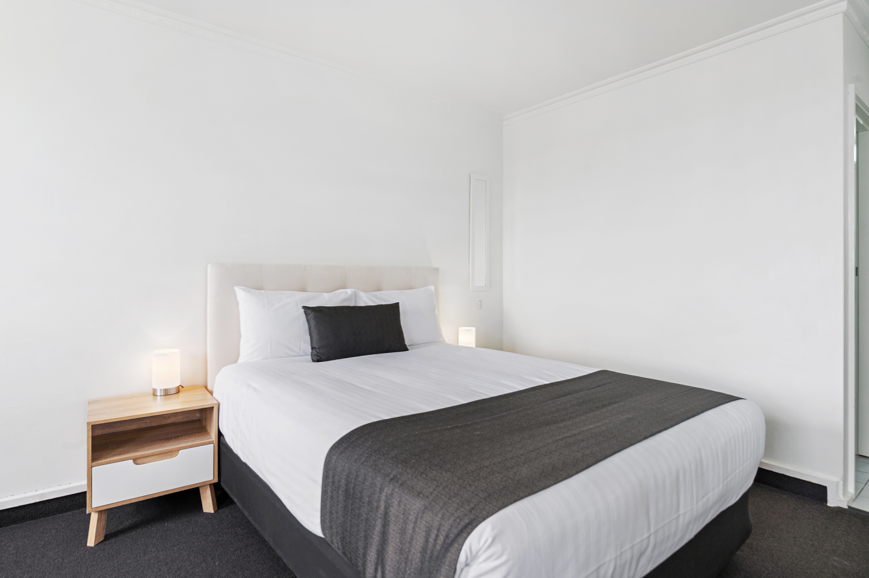 Studio Deluxe Queen Bed