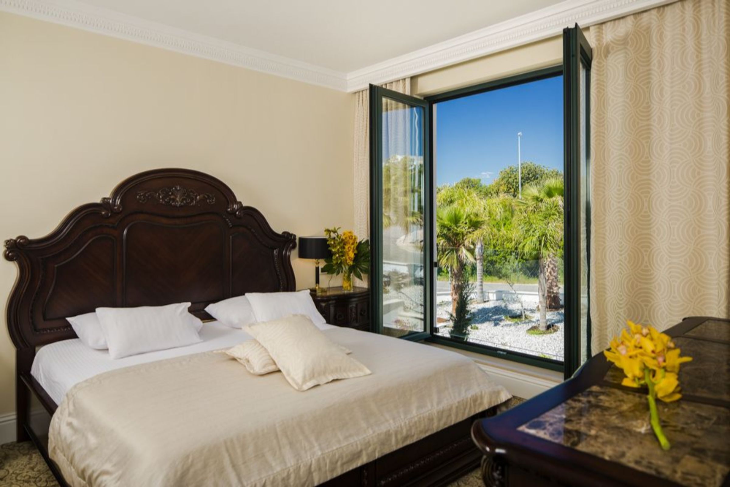 Suite Deluxe with Balcony