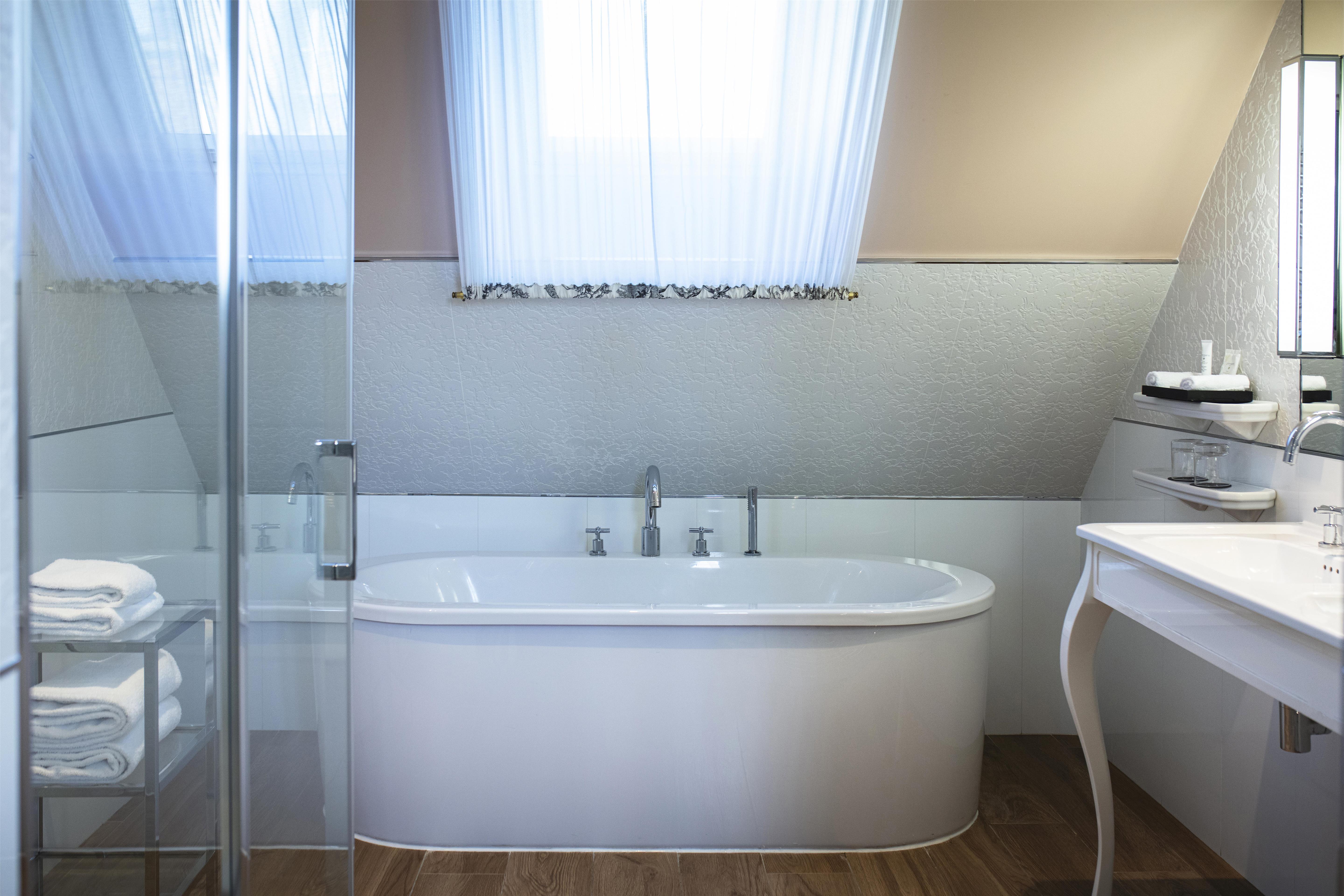 Double King Bed Non Smoking