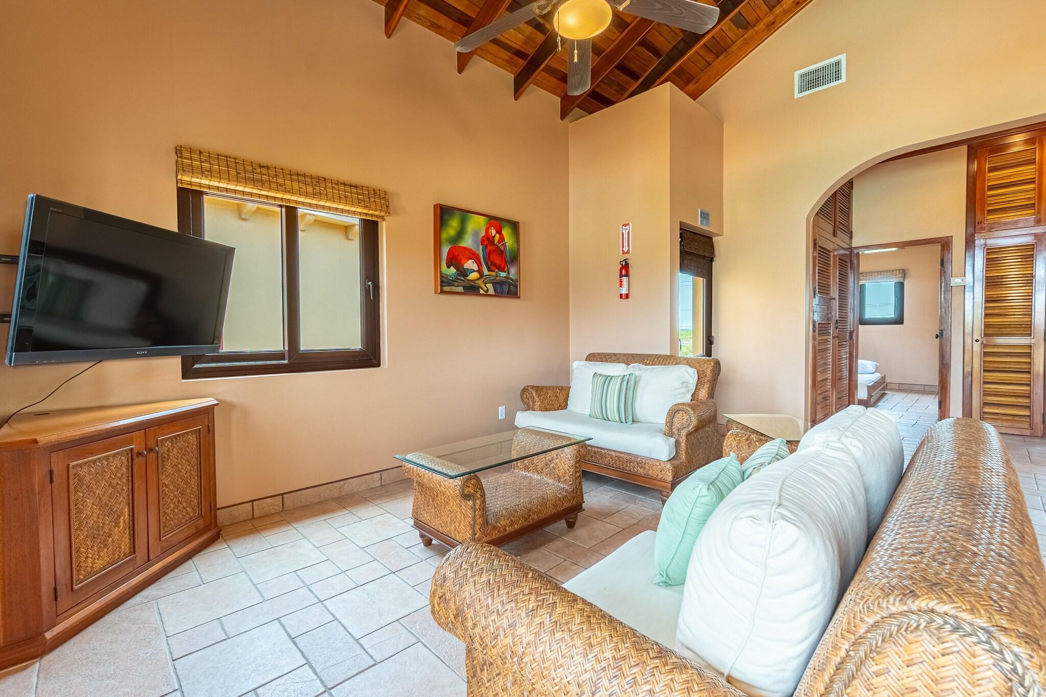 Villa Pool View King Bed