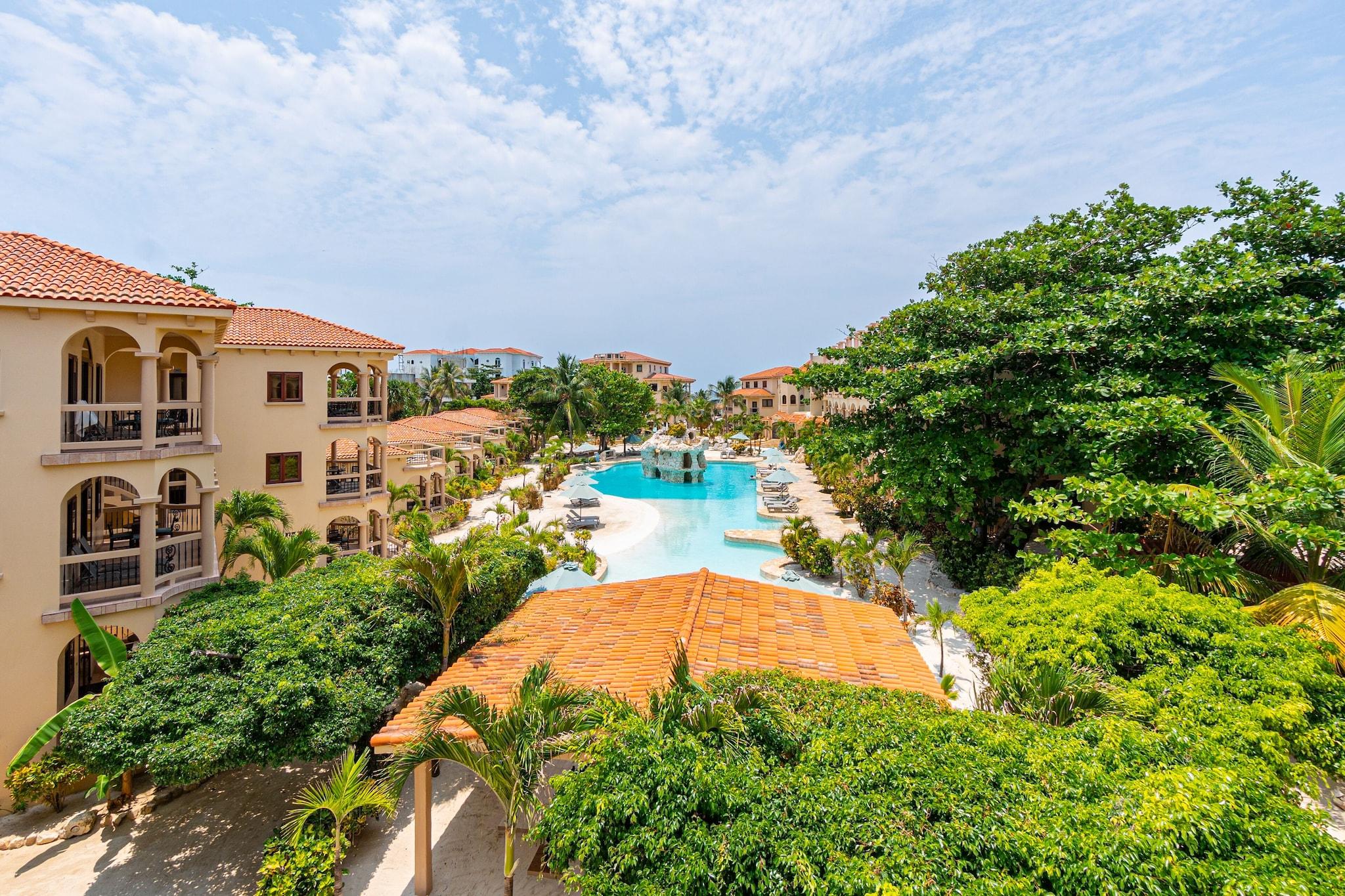 Villa Pool View King Bed