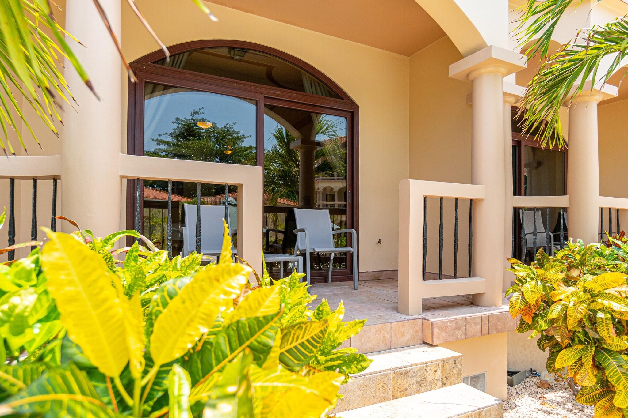 Studio Pool View King Bed