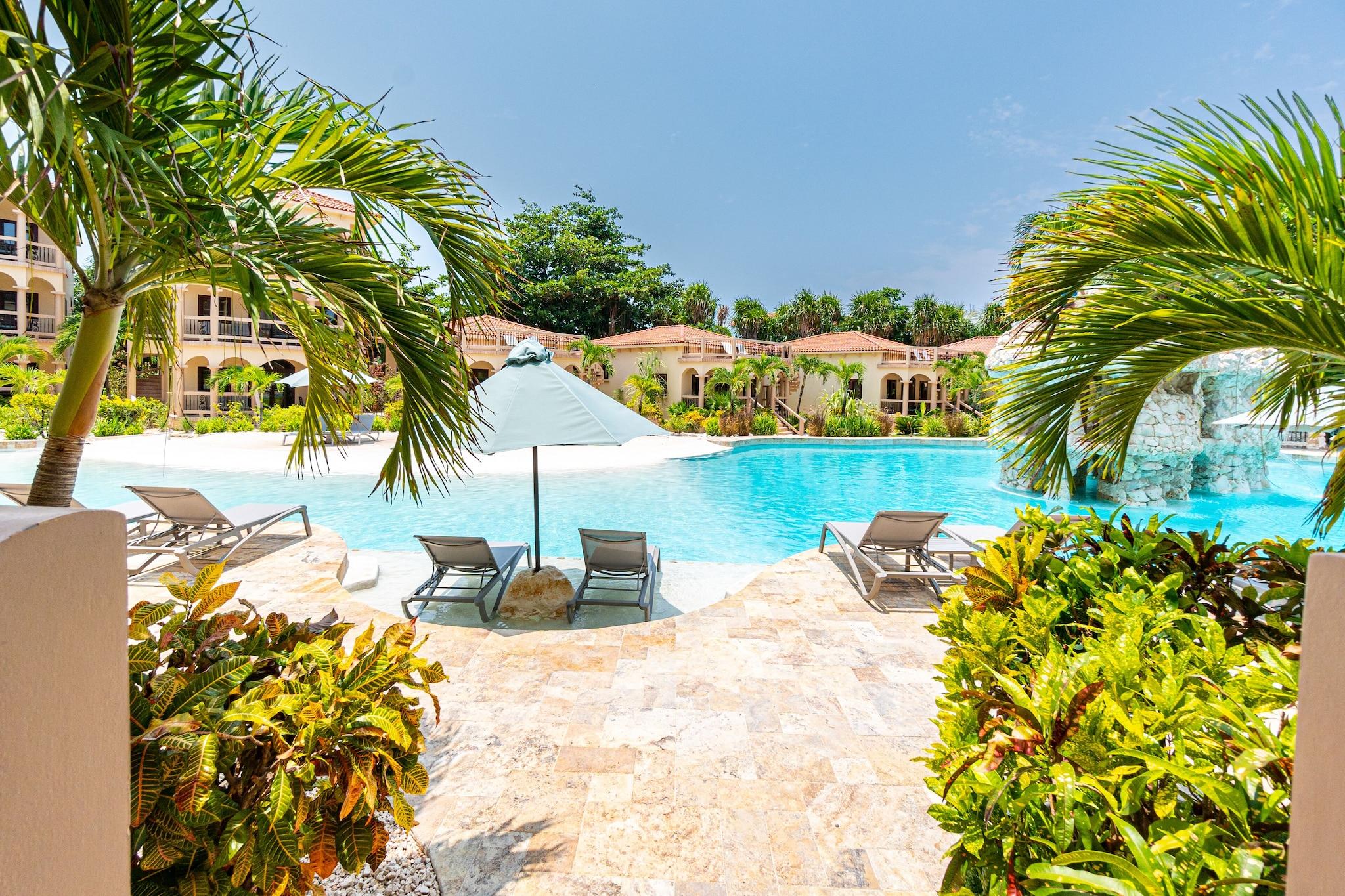 Studio Pool View King Bed