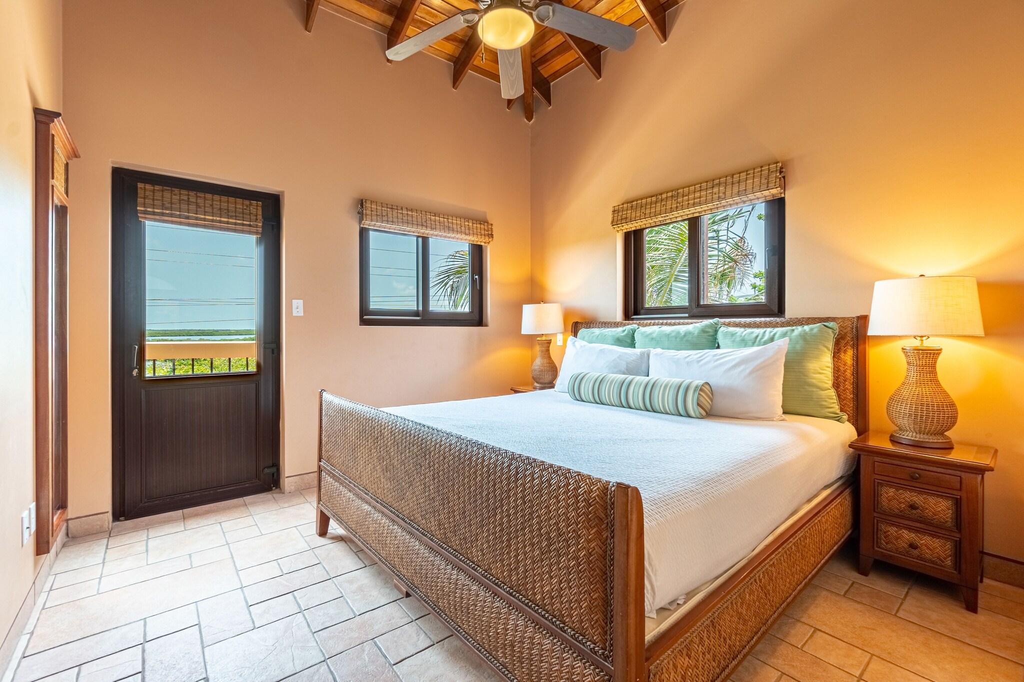 Villa Pool View King Bed