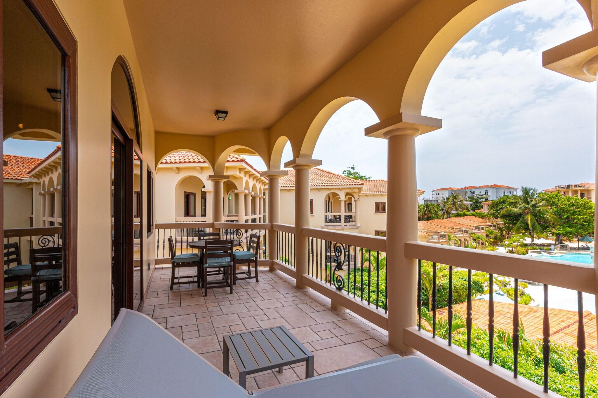 Villa Pool View King Bed