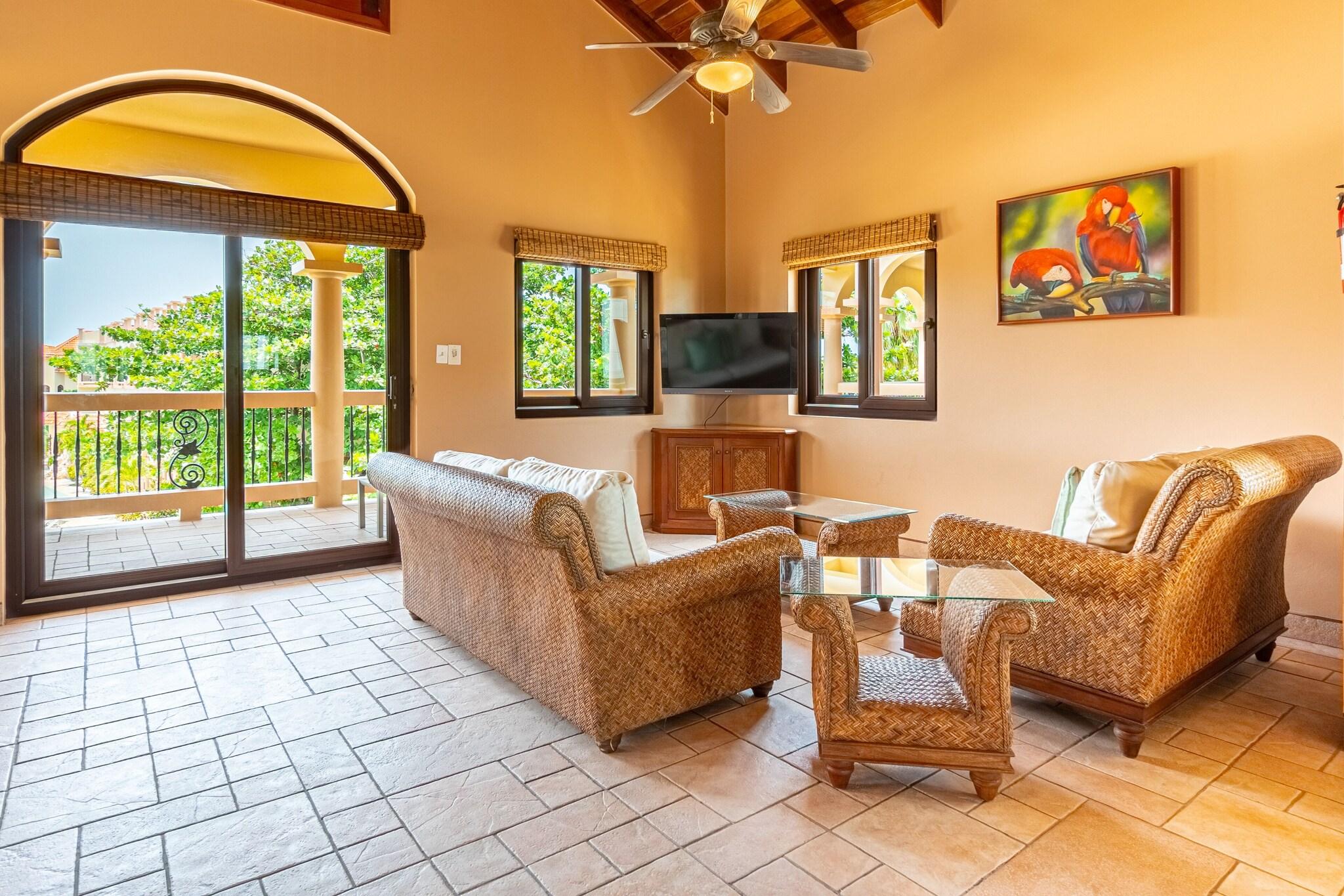 Villa Pool View King Bed