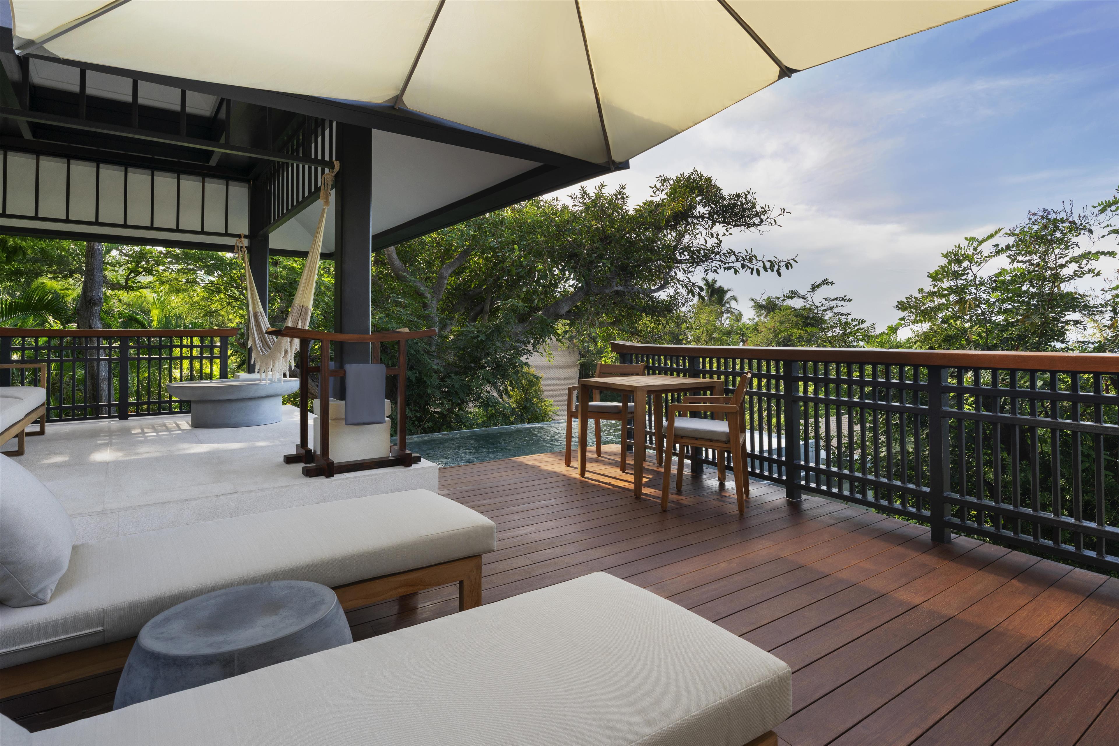 Villa Pool View King Bed