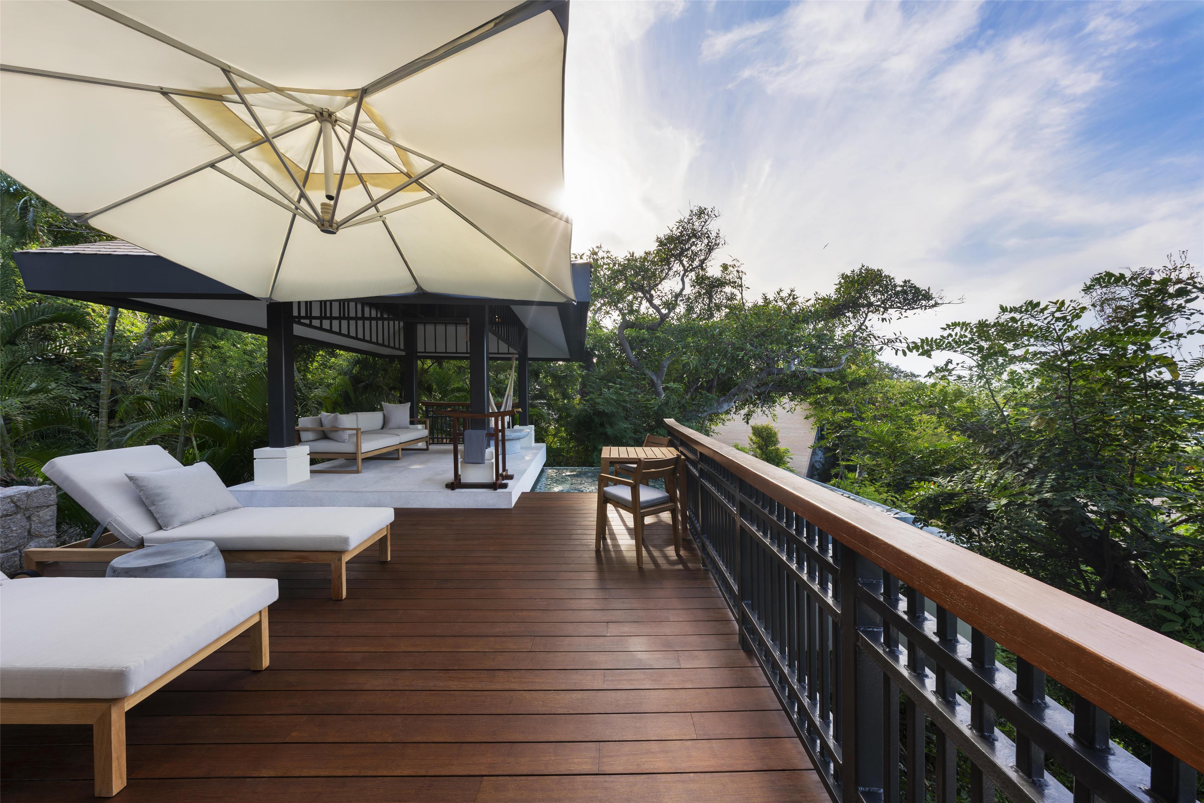 Villa Pool View King Bed