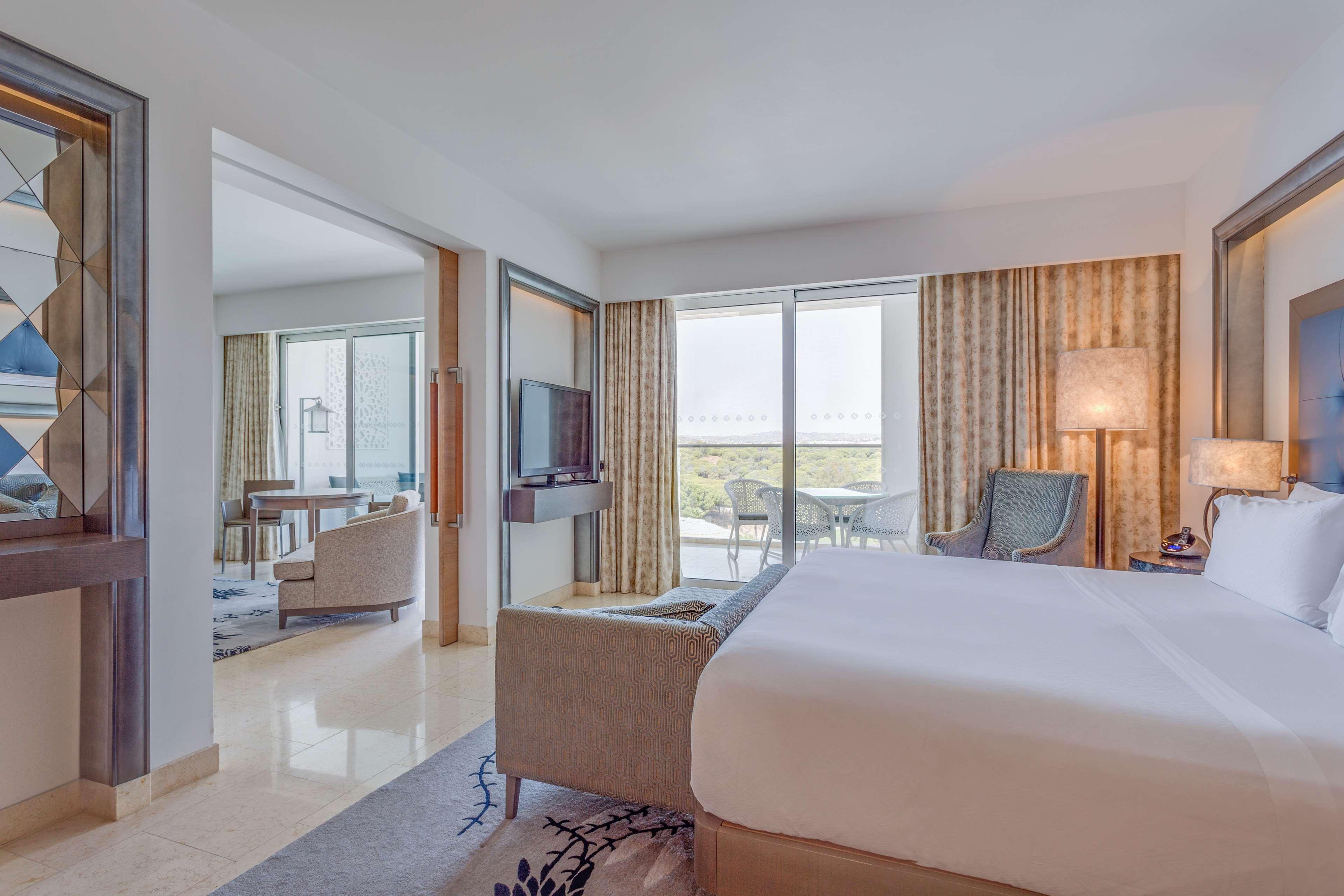 Suite Deluxe King Bed