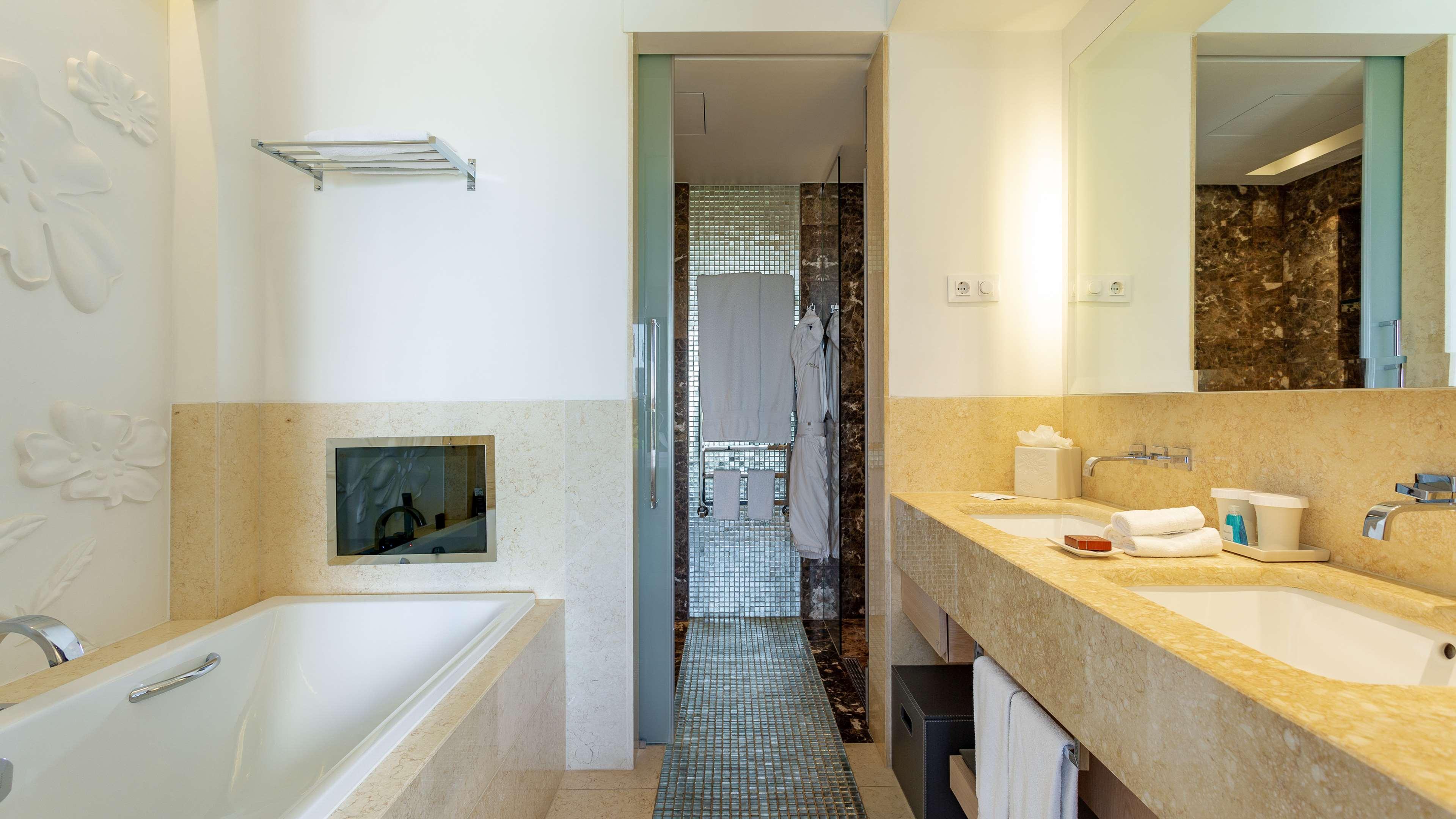 Twin Deluxe Pool View