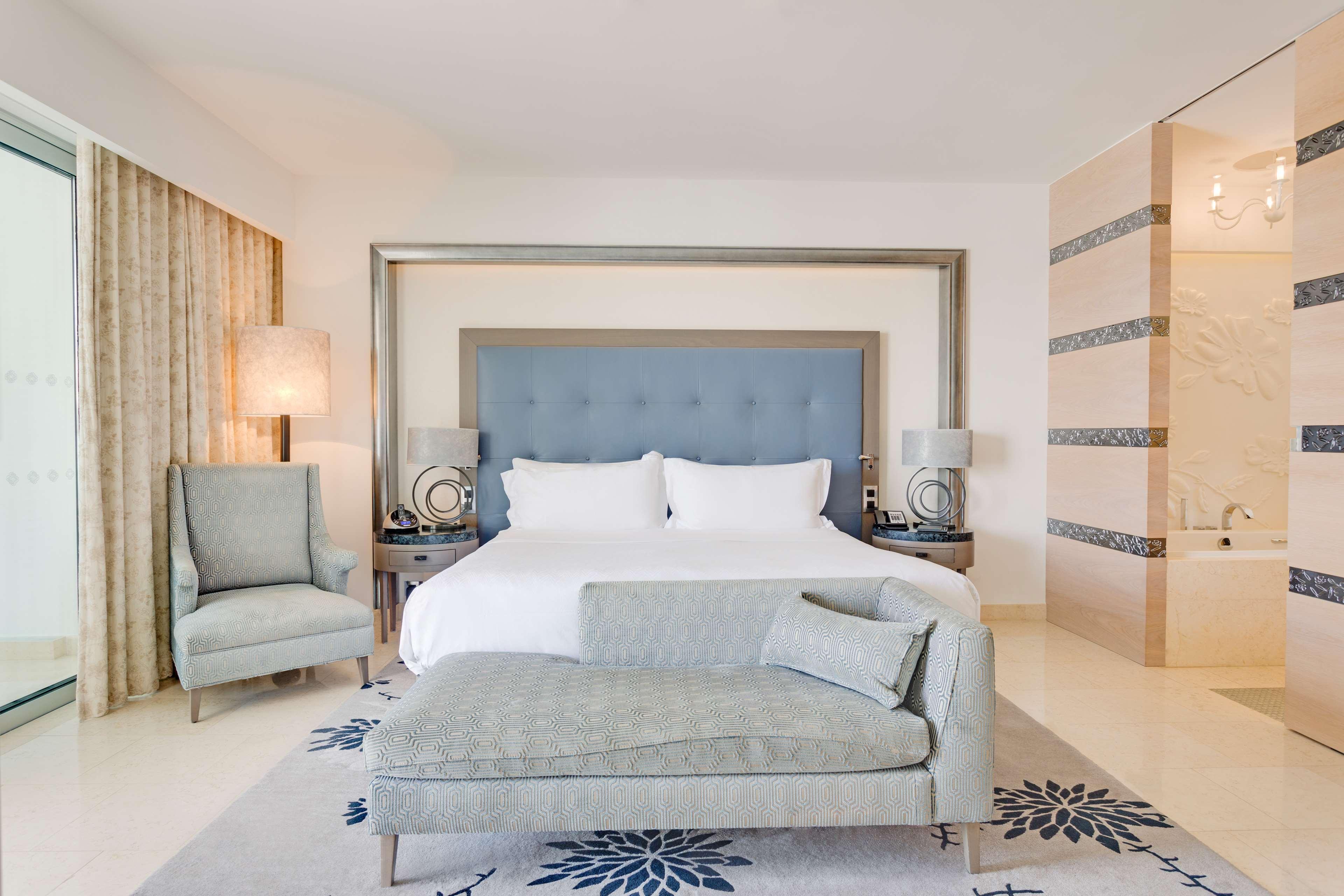 Double Deluxe King Bed