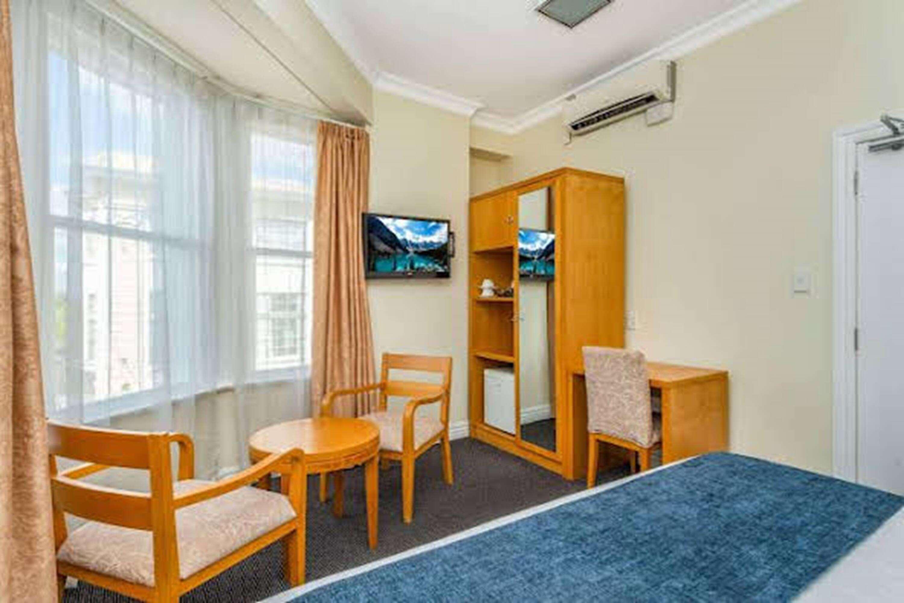 Family Room Capacity 4