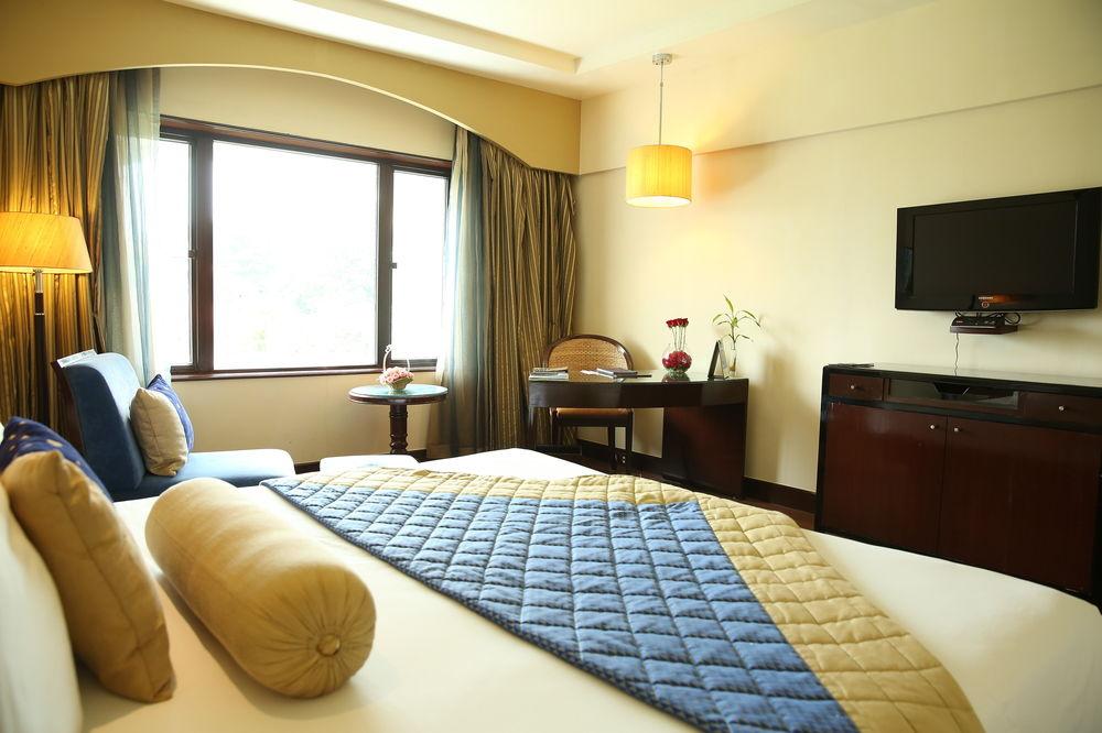 Single Superior Queen Bed