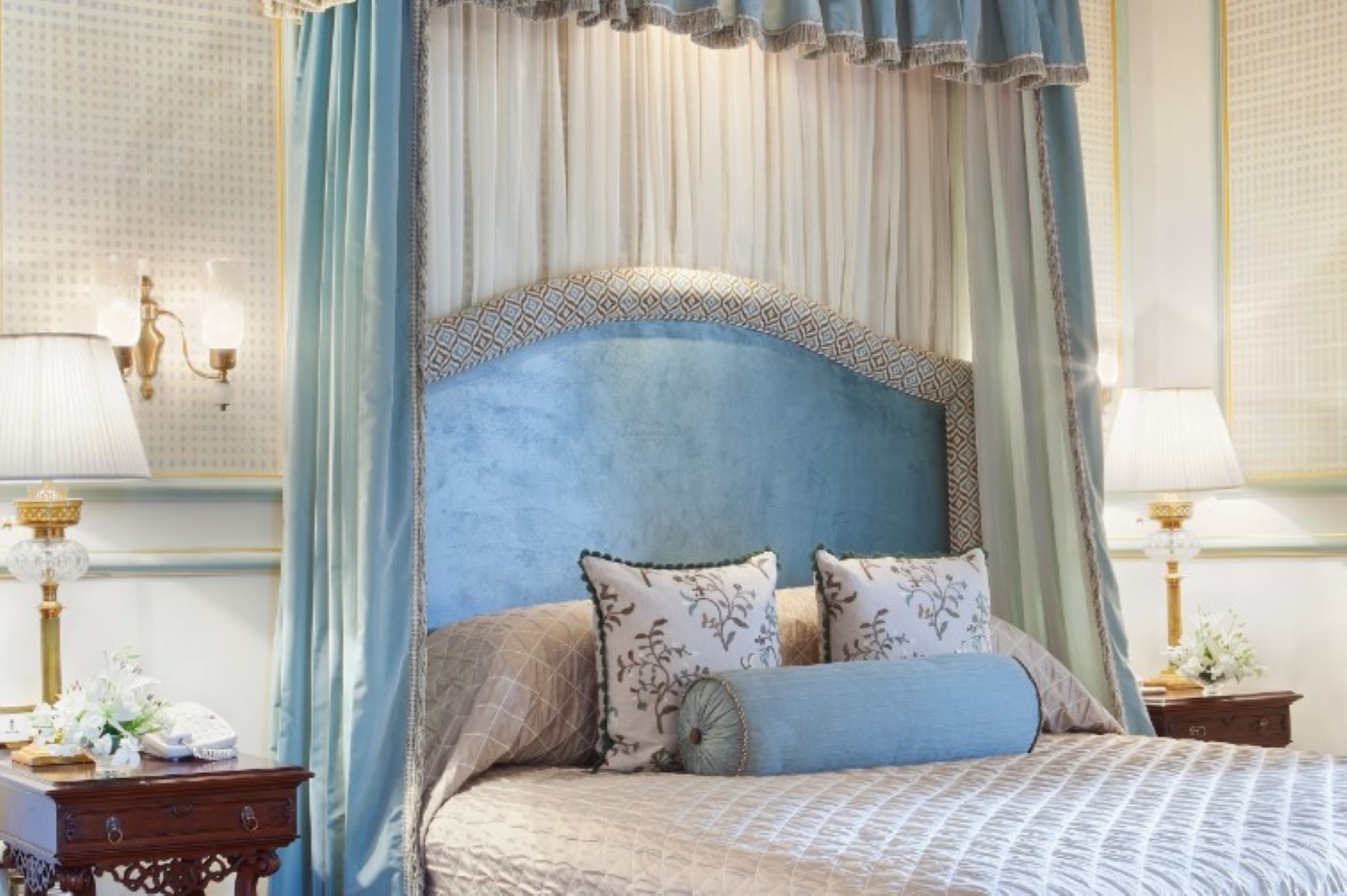 Suite City View King Bed