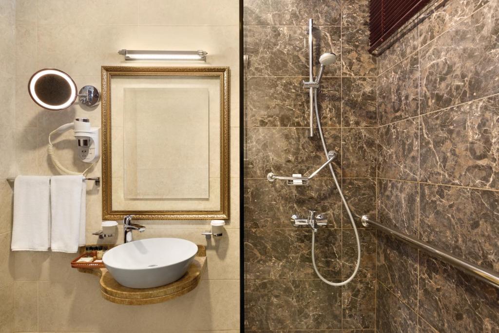 Single Mountain View