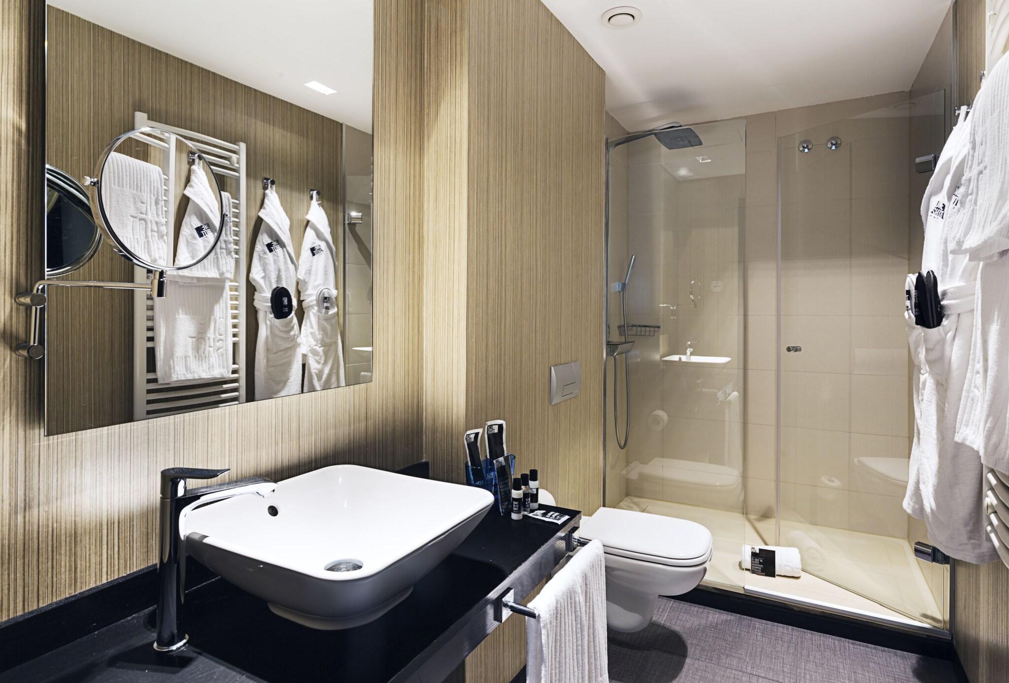 Double Queen Size Bed