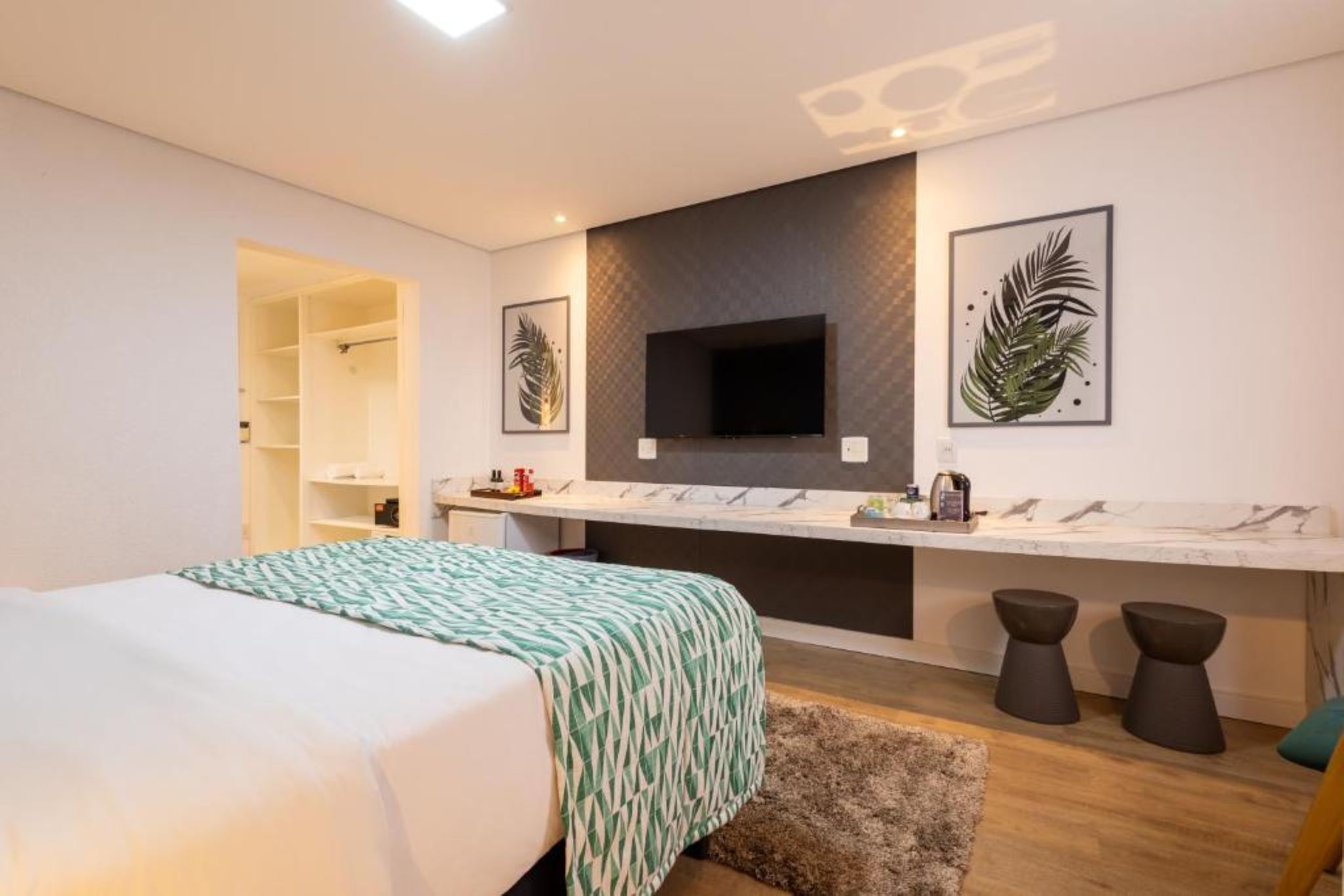 Double Business Queen Bed