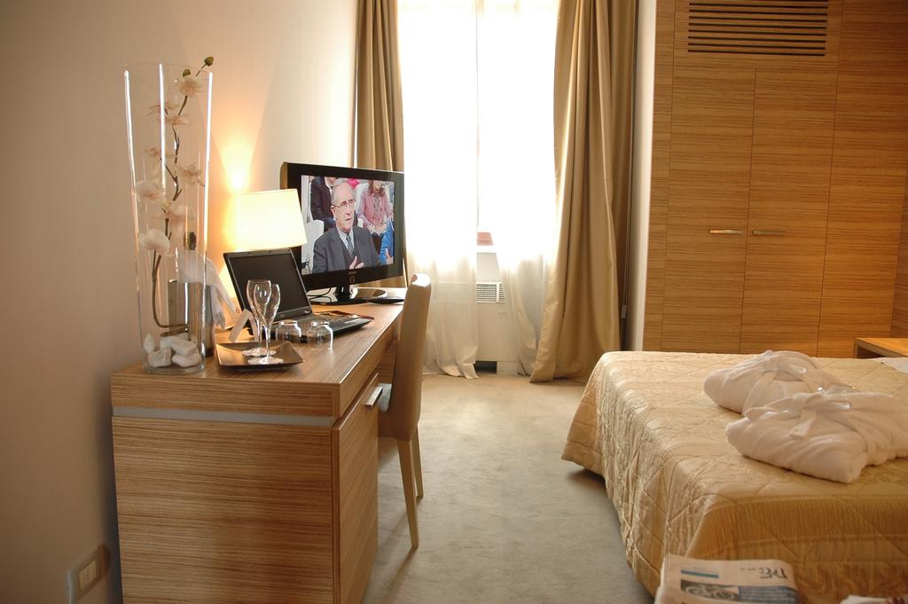 Double or Twin Standard