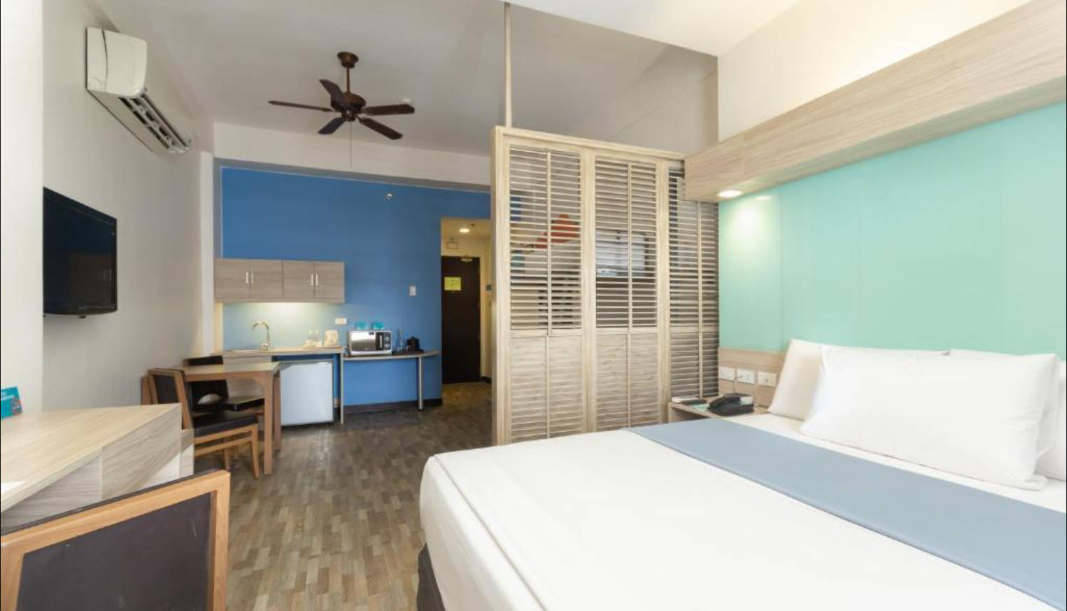 Family Room Queen Size Bed