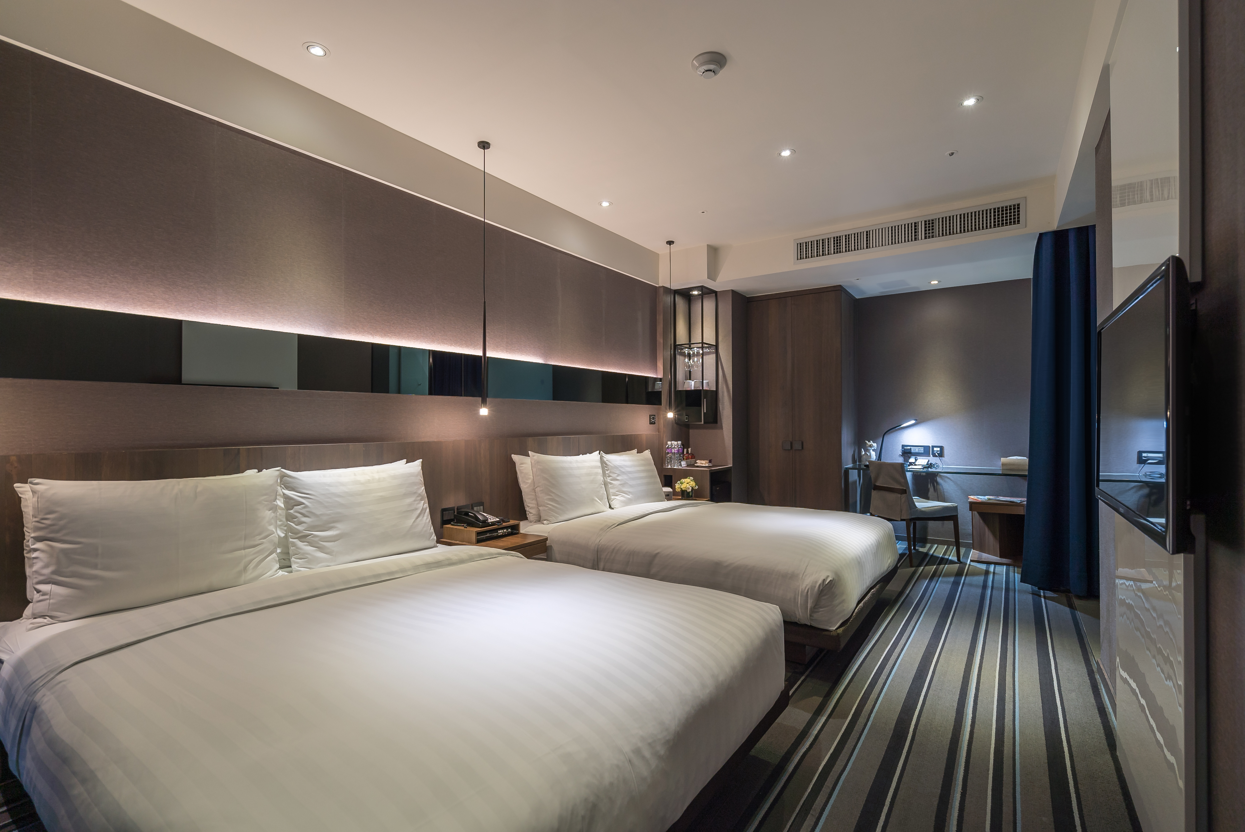 Quadruple Queen Size Bed