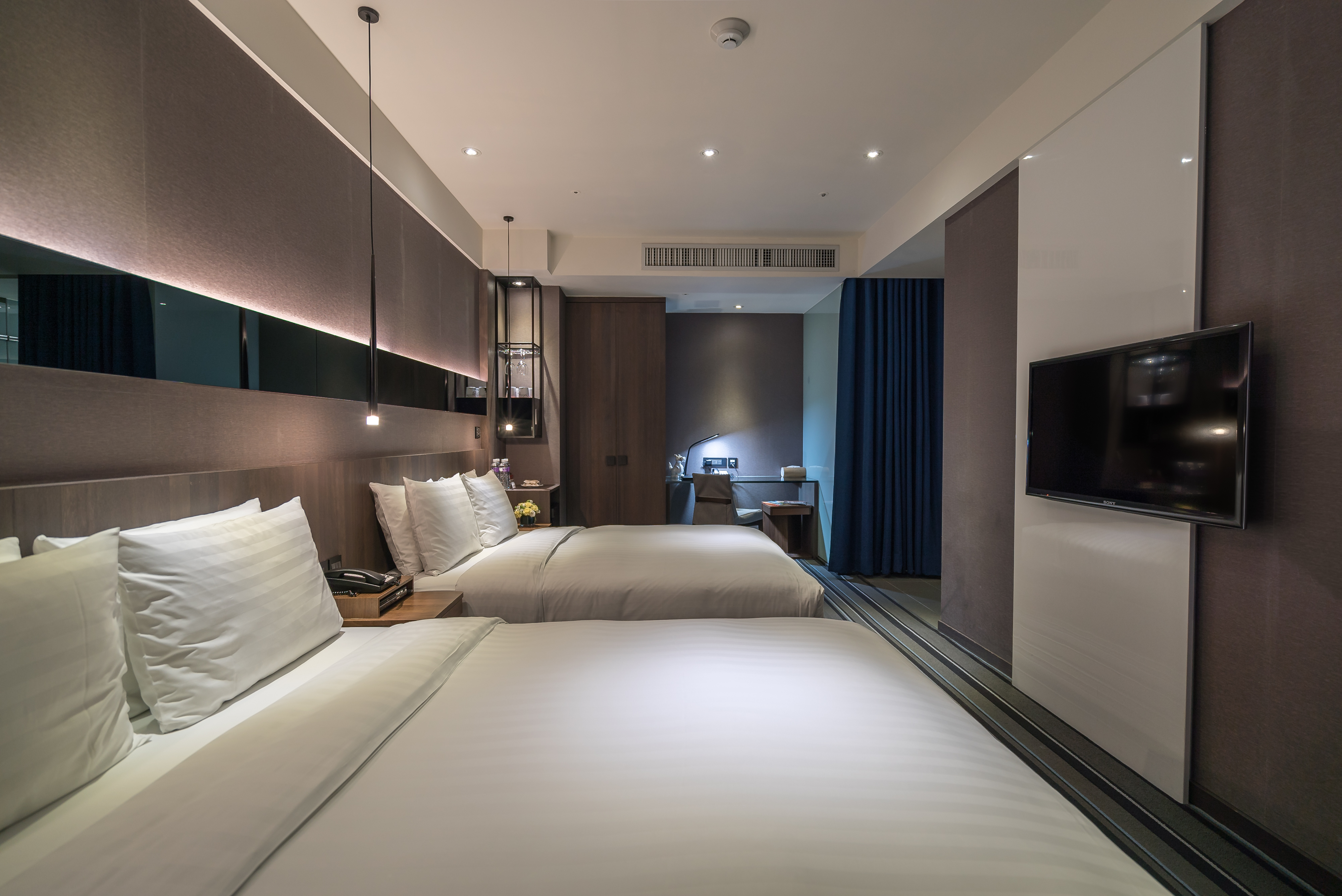 Quadruple Queen Size Bed