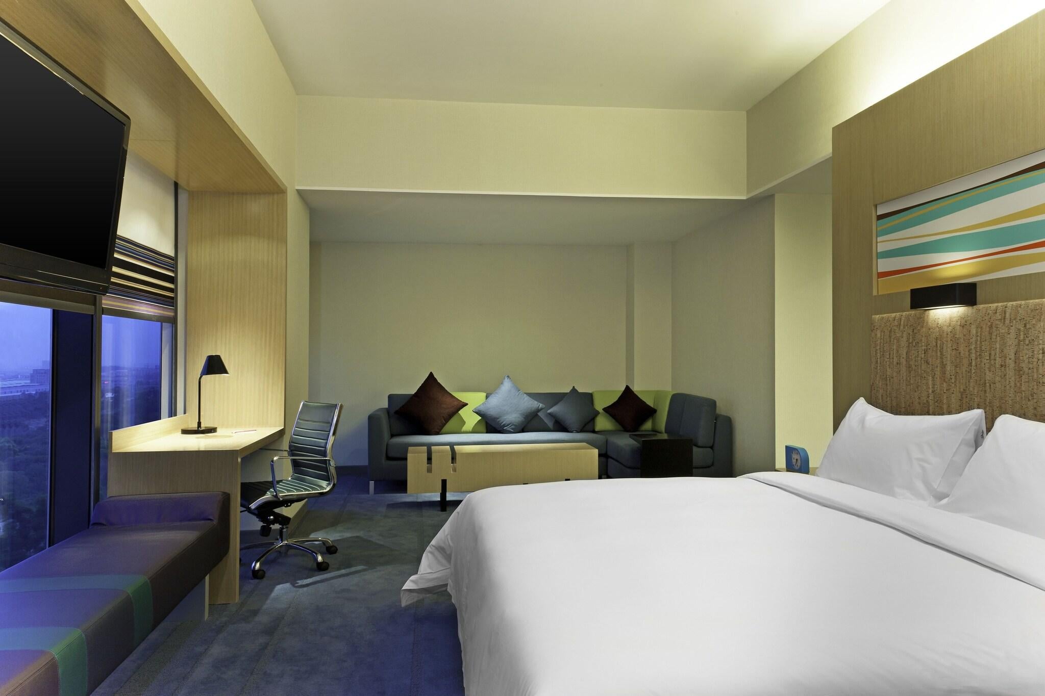 Studio King Size Bed