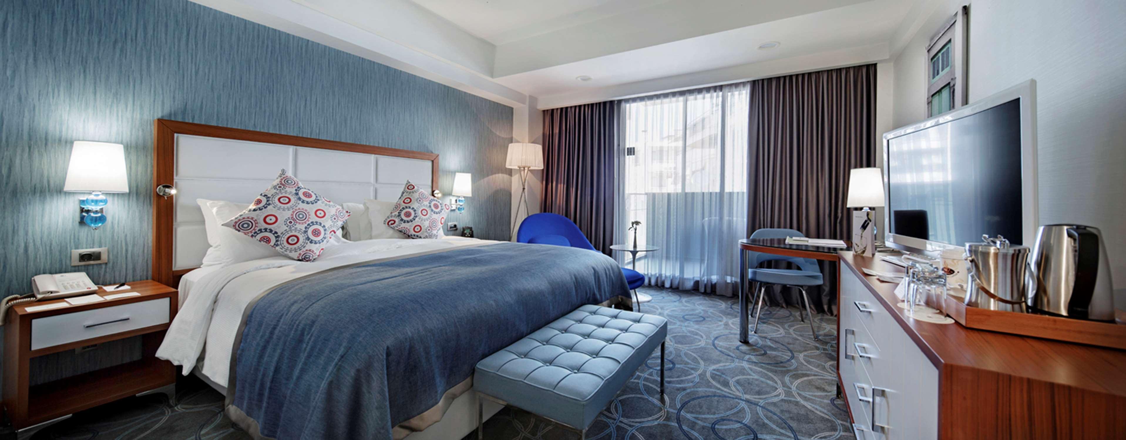 Double Guest Room King Bed