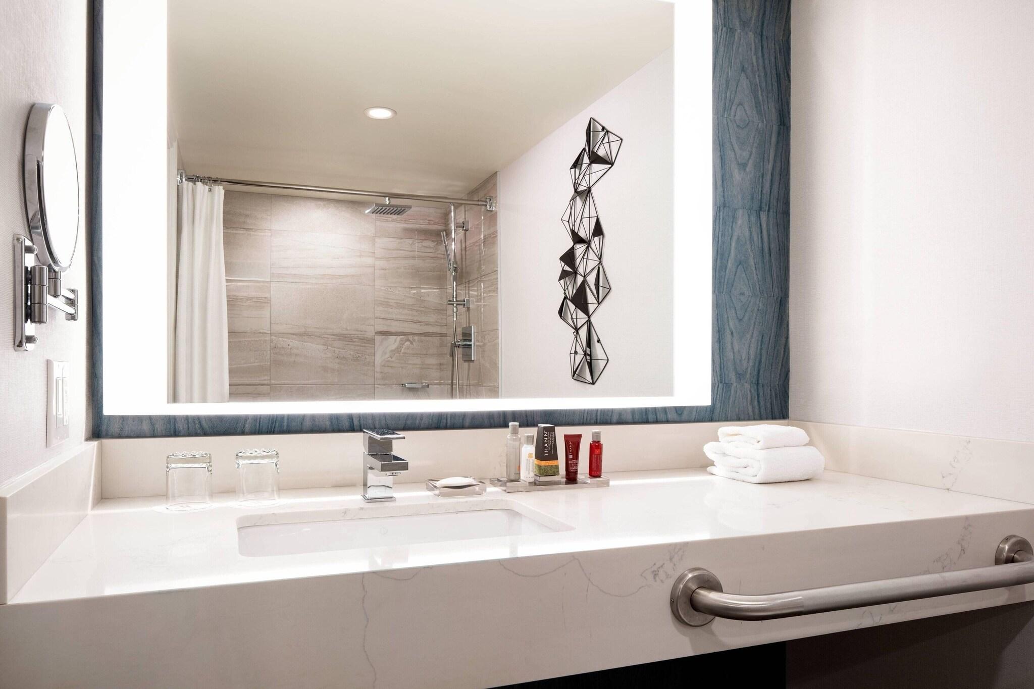 Junior Suite City View King Bed