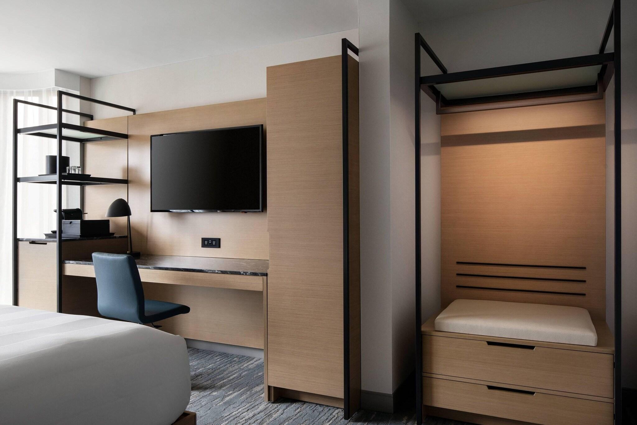 Double Deluxe Queen Bed