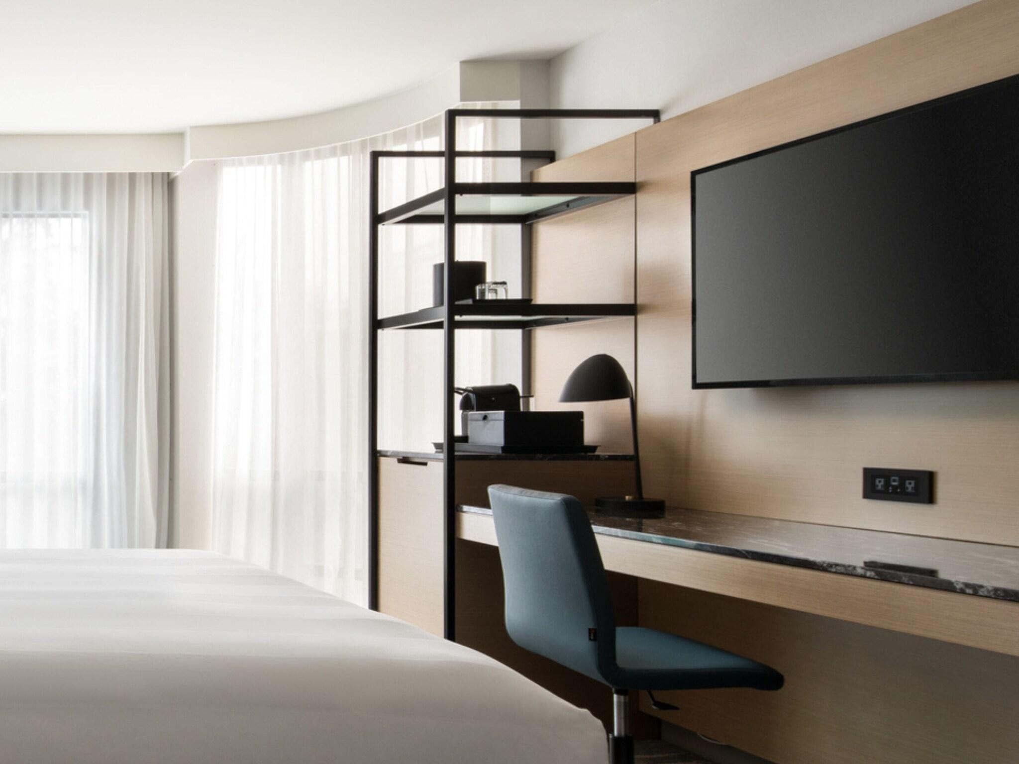 Double Deluxe Queen Bed