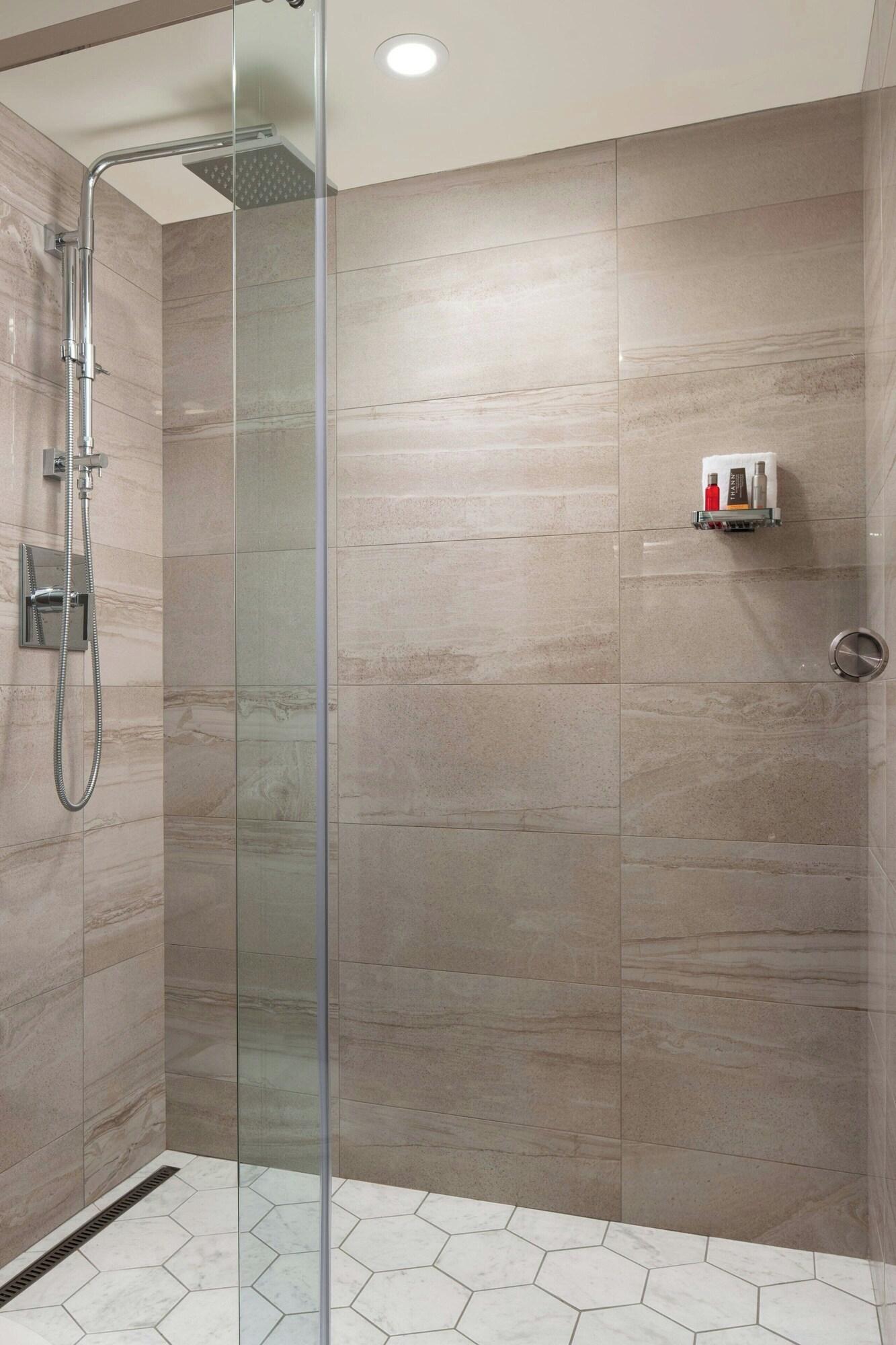 Junior Suite Queen Size Bed