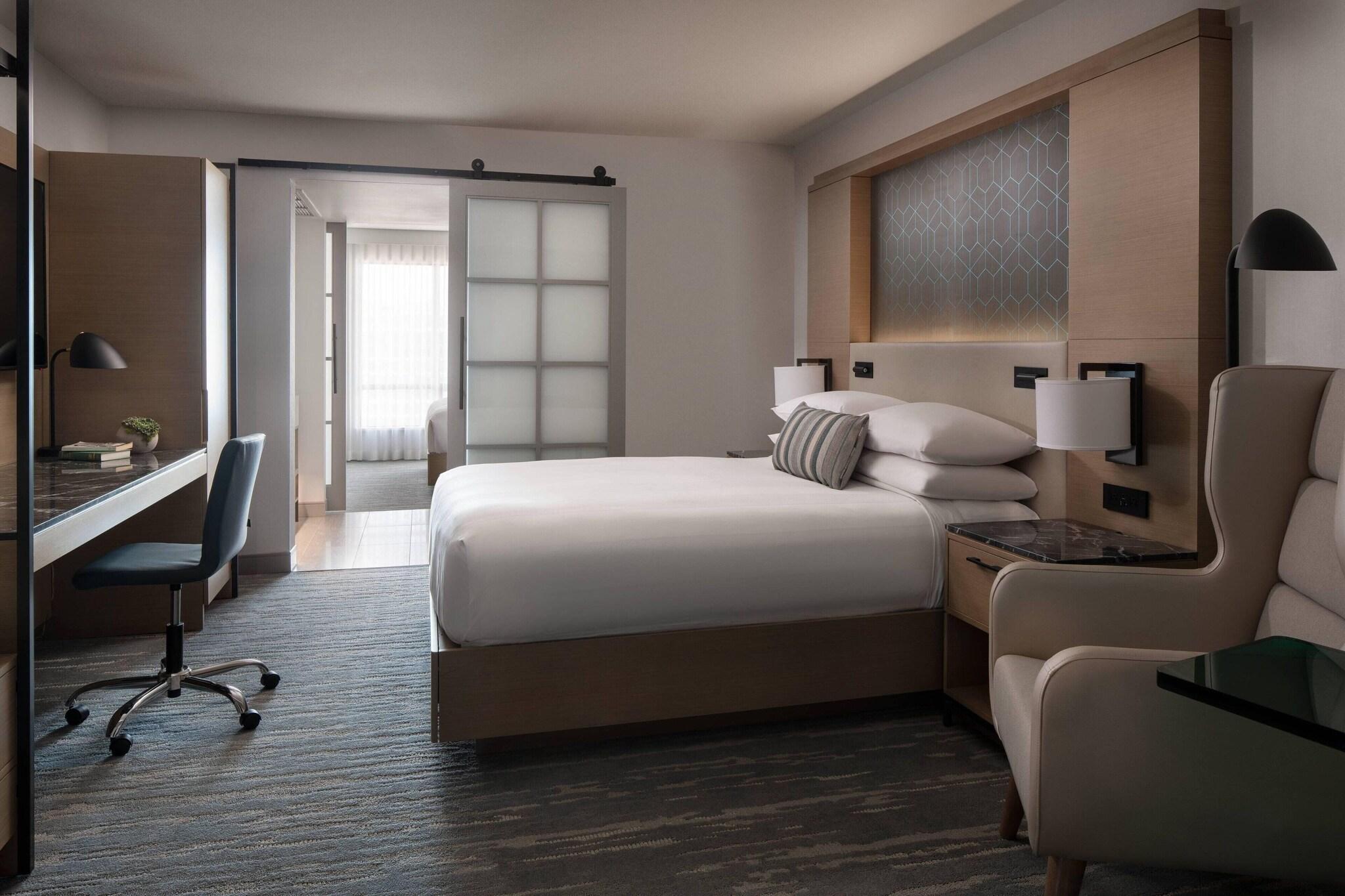 Junior Suite Queen Bed Non Smoking