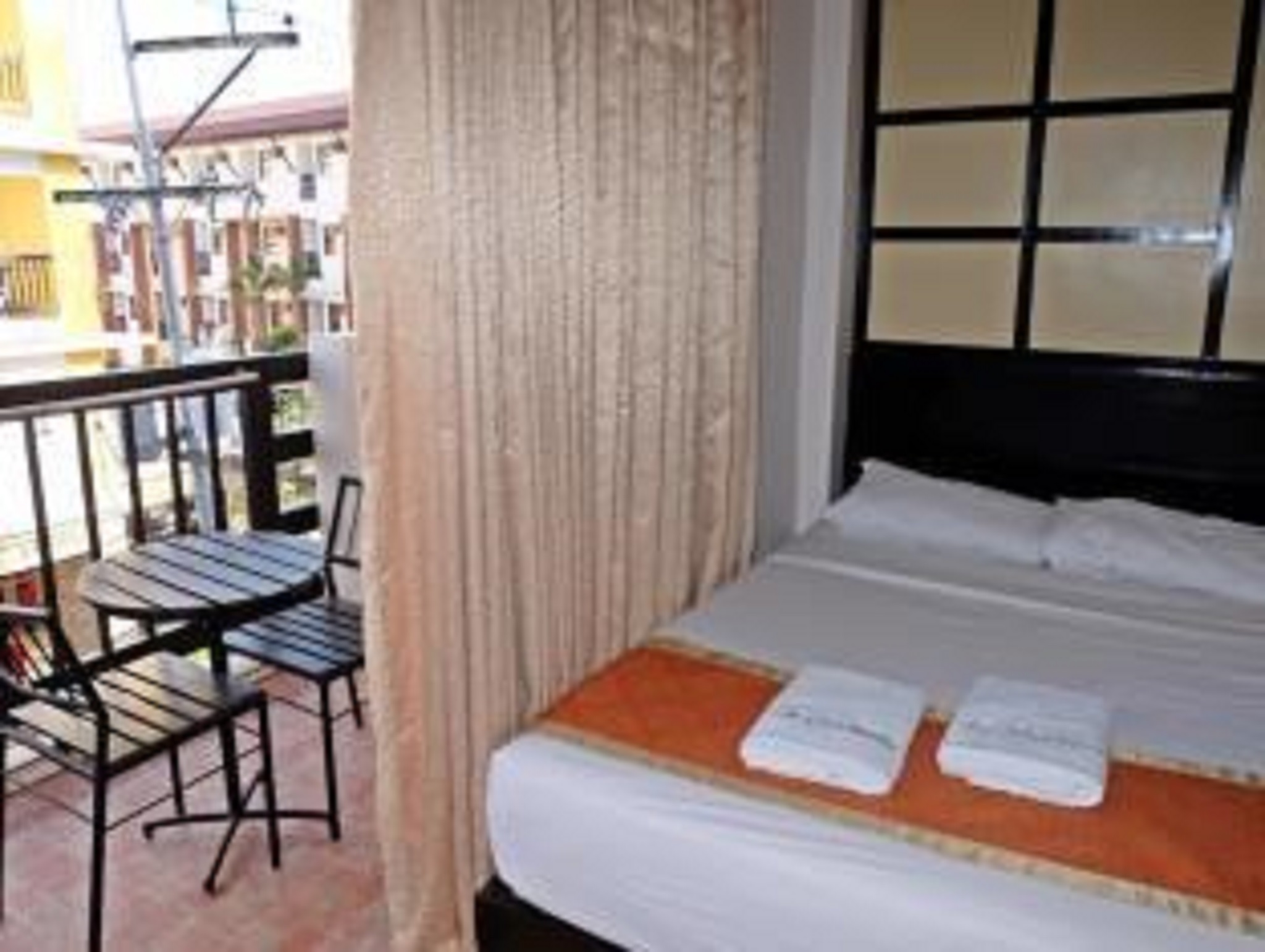 Twin Deluxe Executive