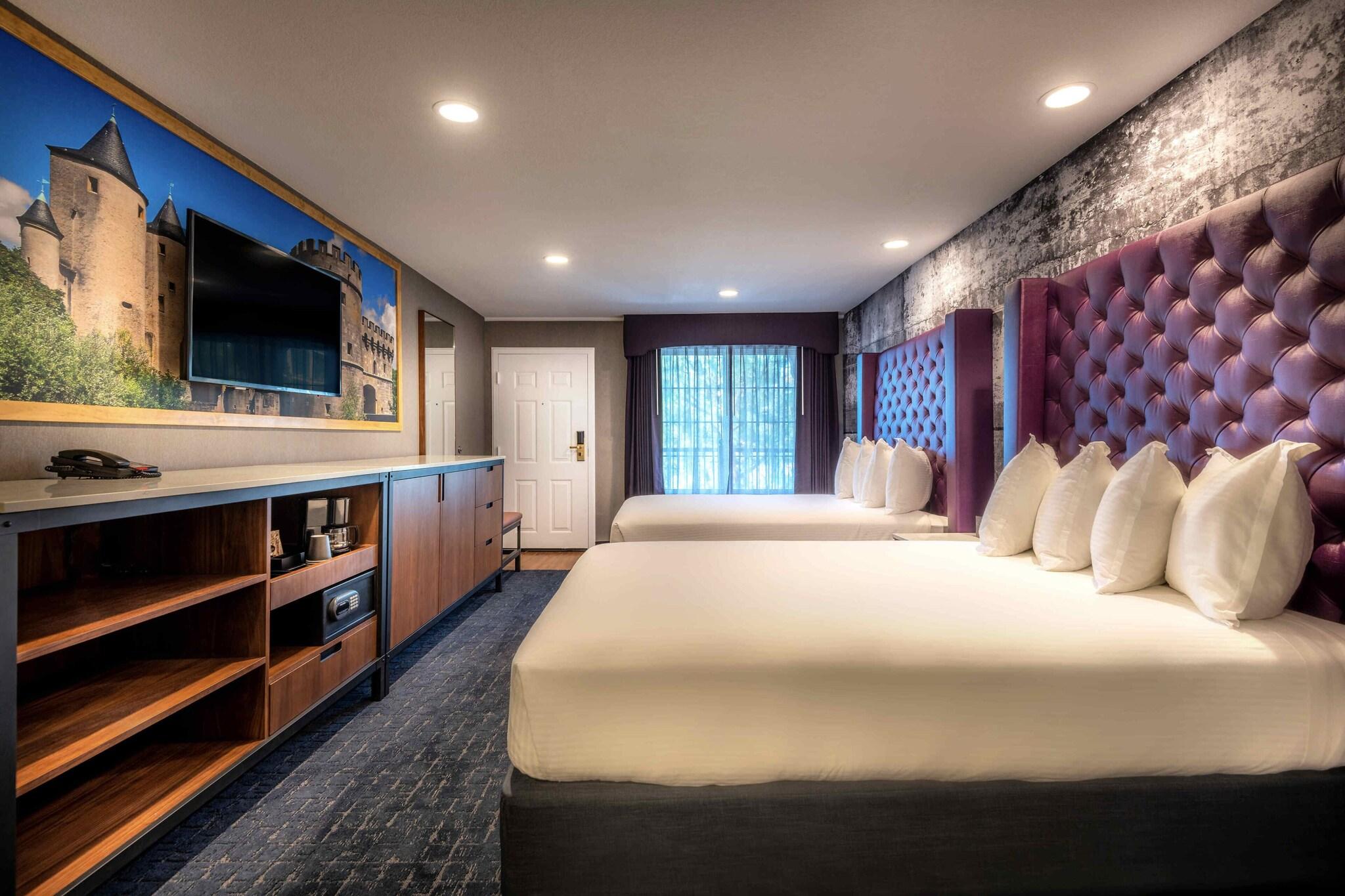 Quadruple Two Queen Beds