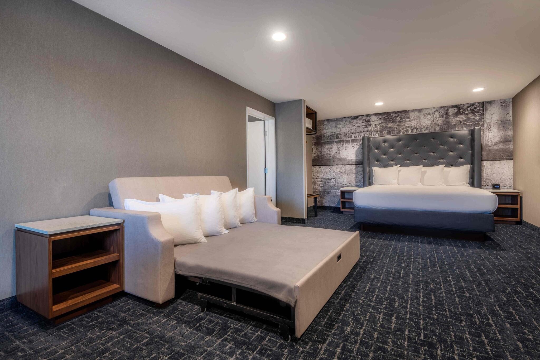 Suite Deluxe Two Queen Beds