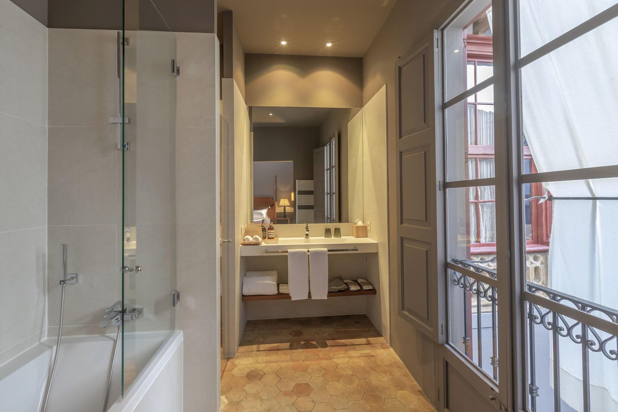 Double Deluxe King Bed