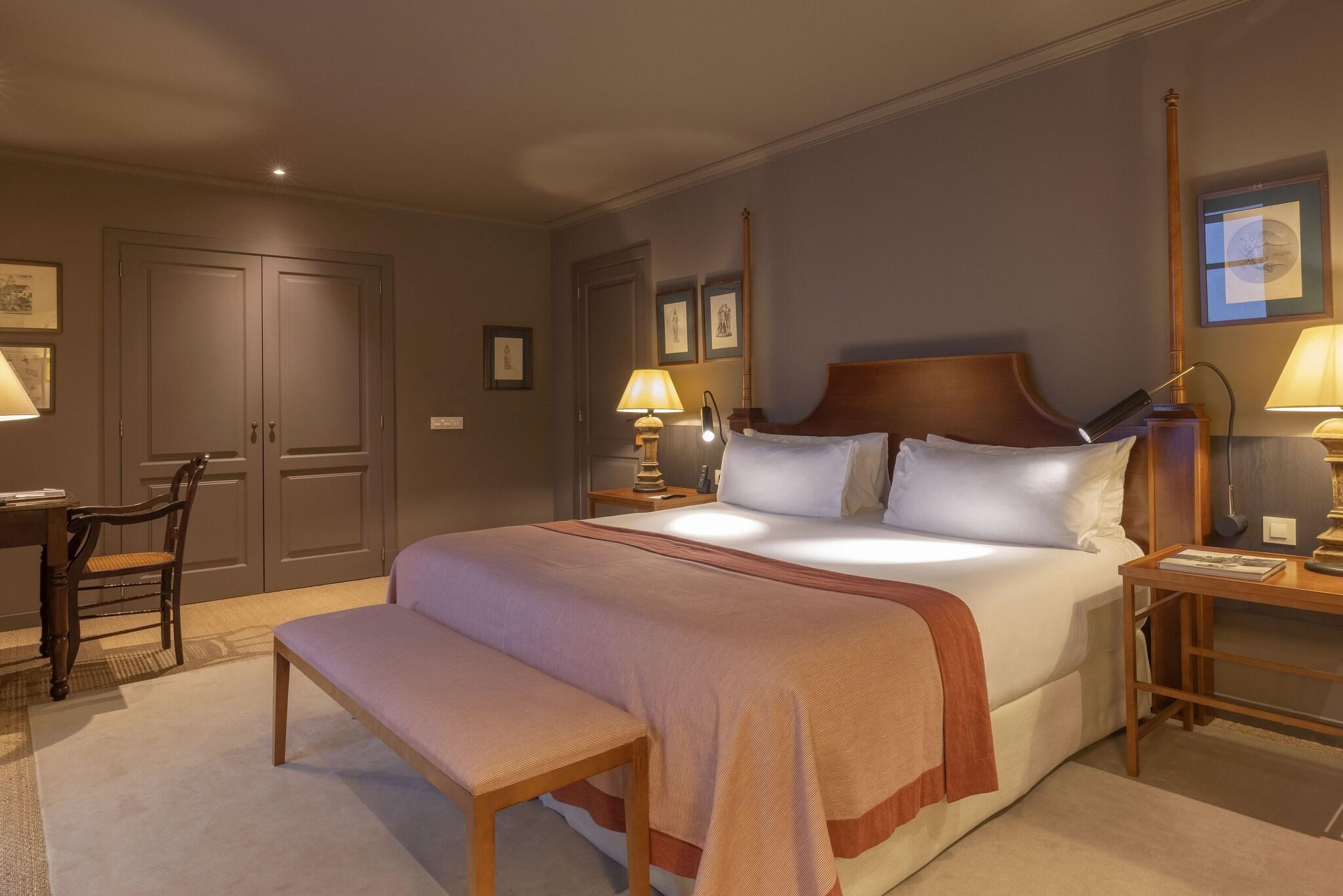 Double Deluxe King Bed