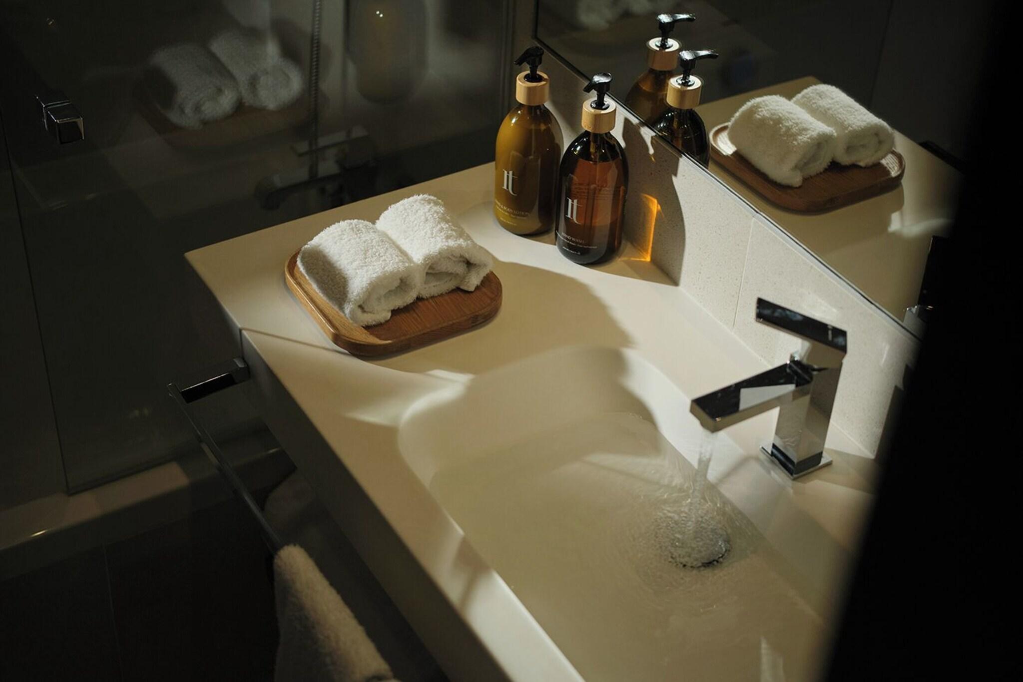 Double Deluxe King Bed