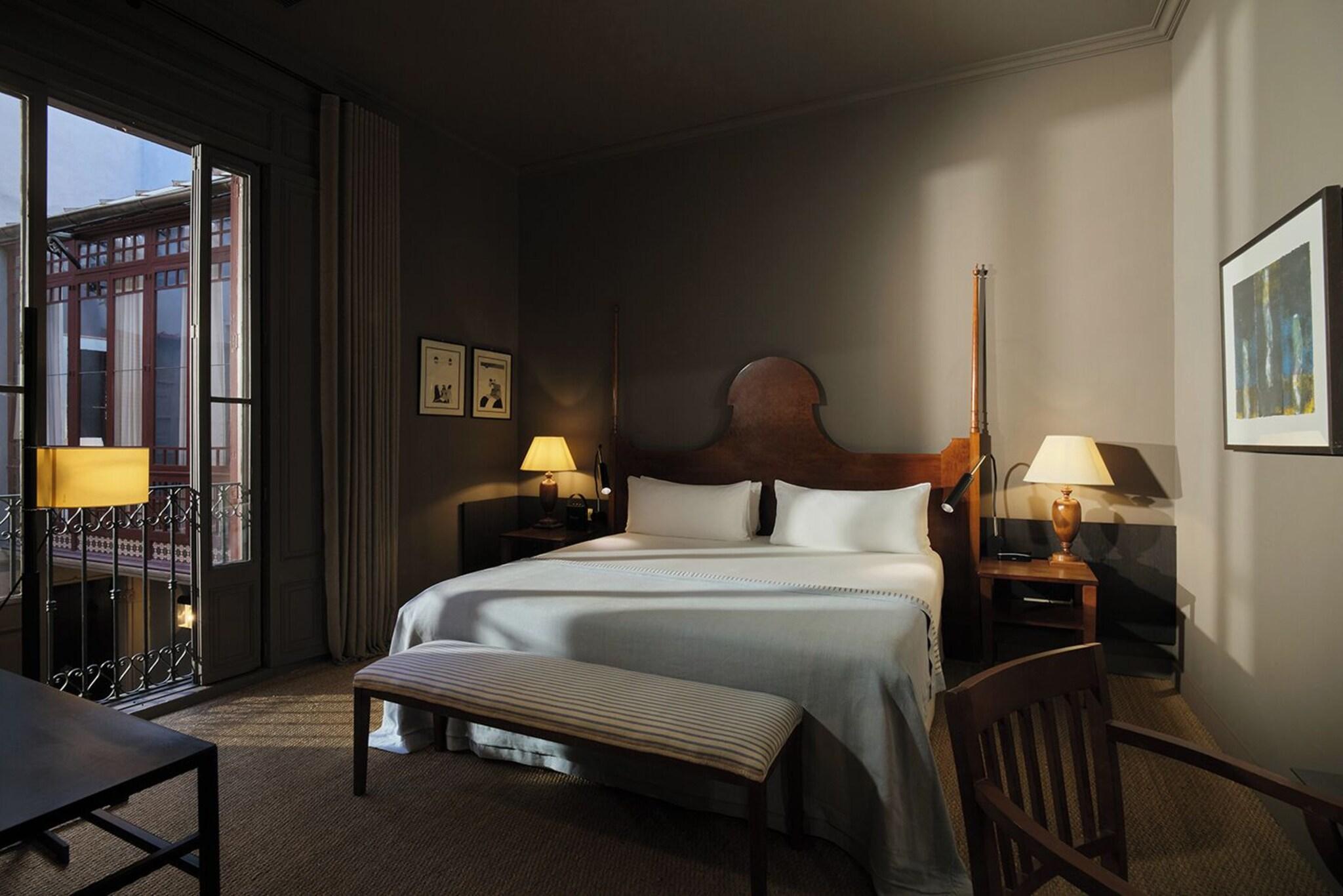 Double Deluxe King Bed