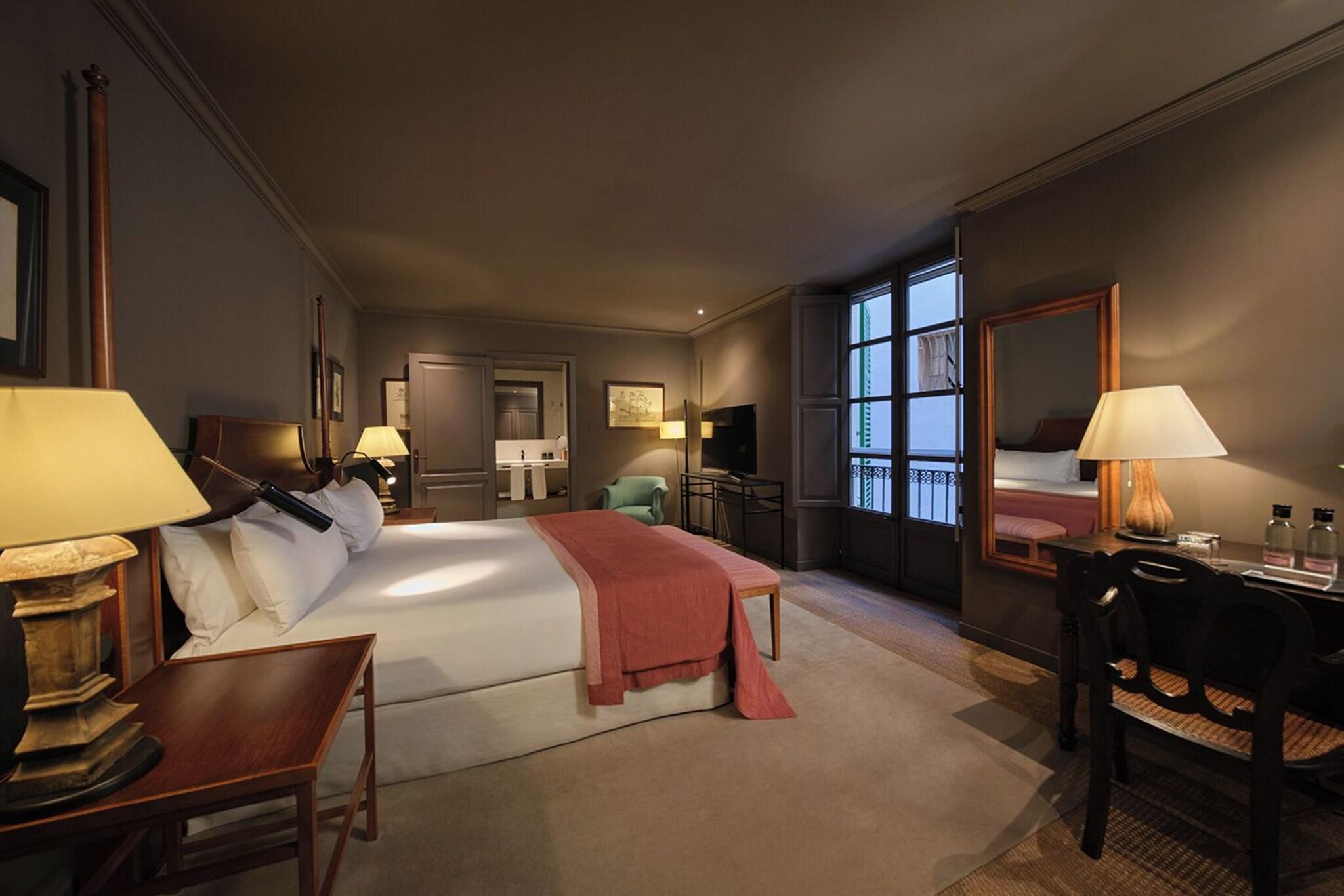 Double Deluxe King Bed