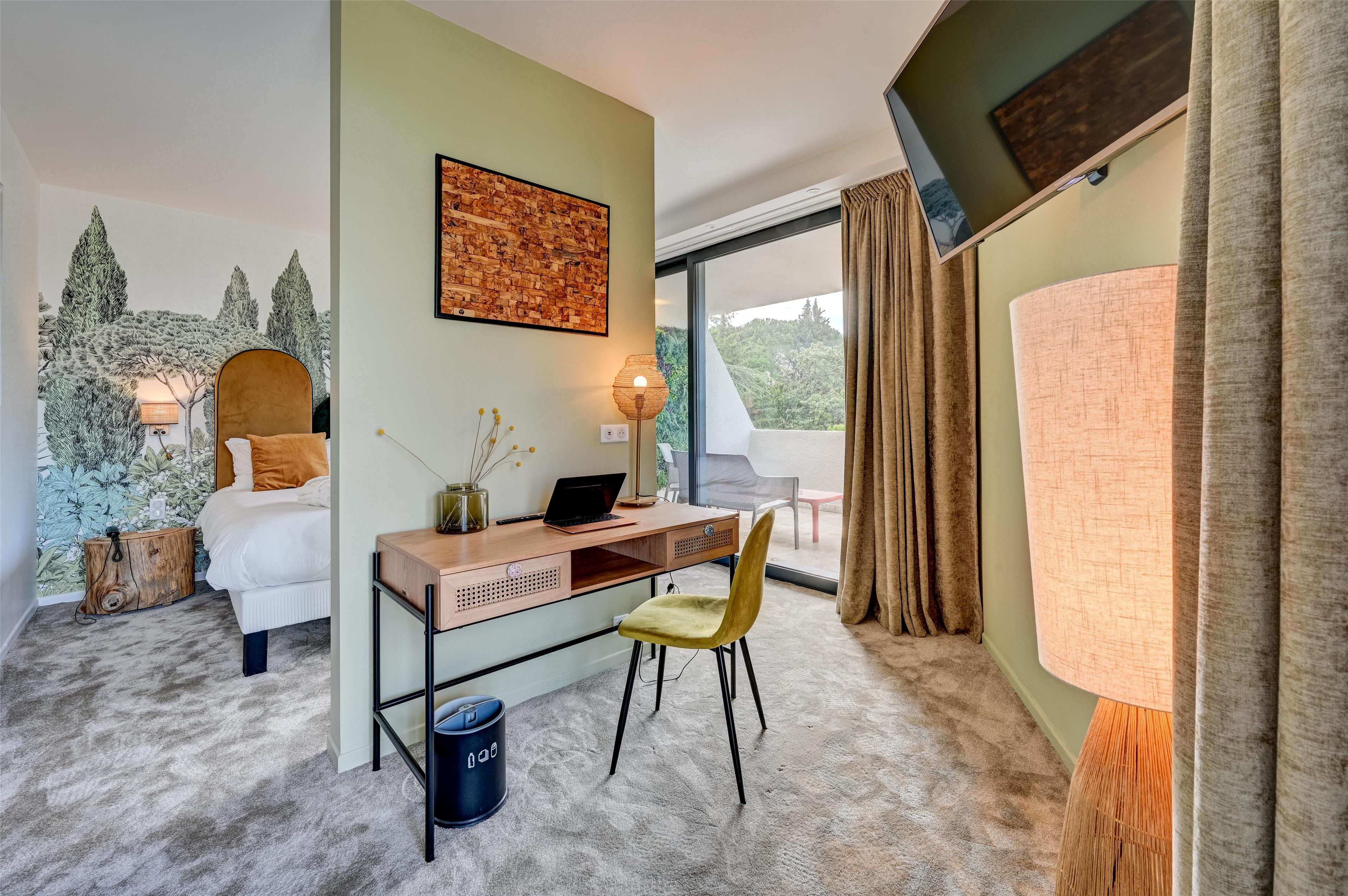 Double Queen Size Bed