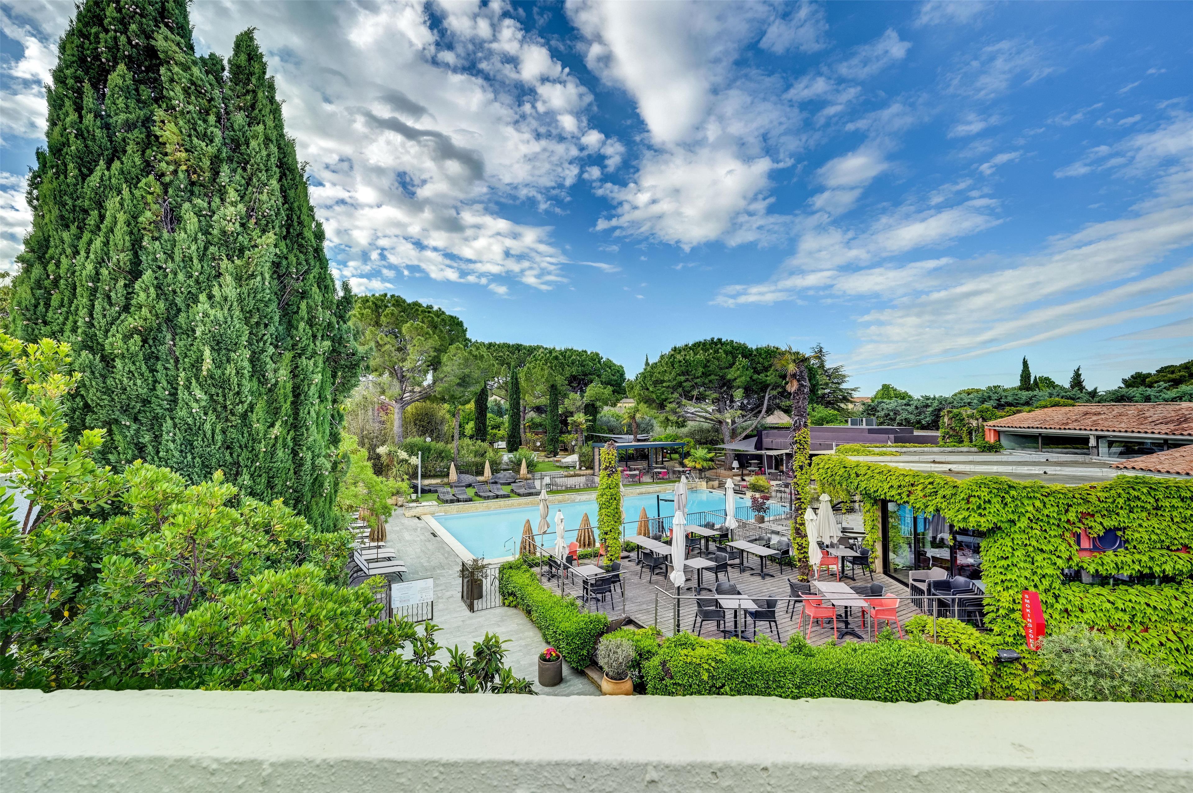 Double Queen Size Bed