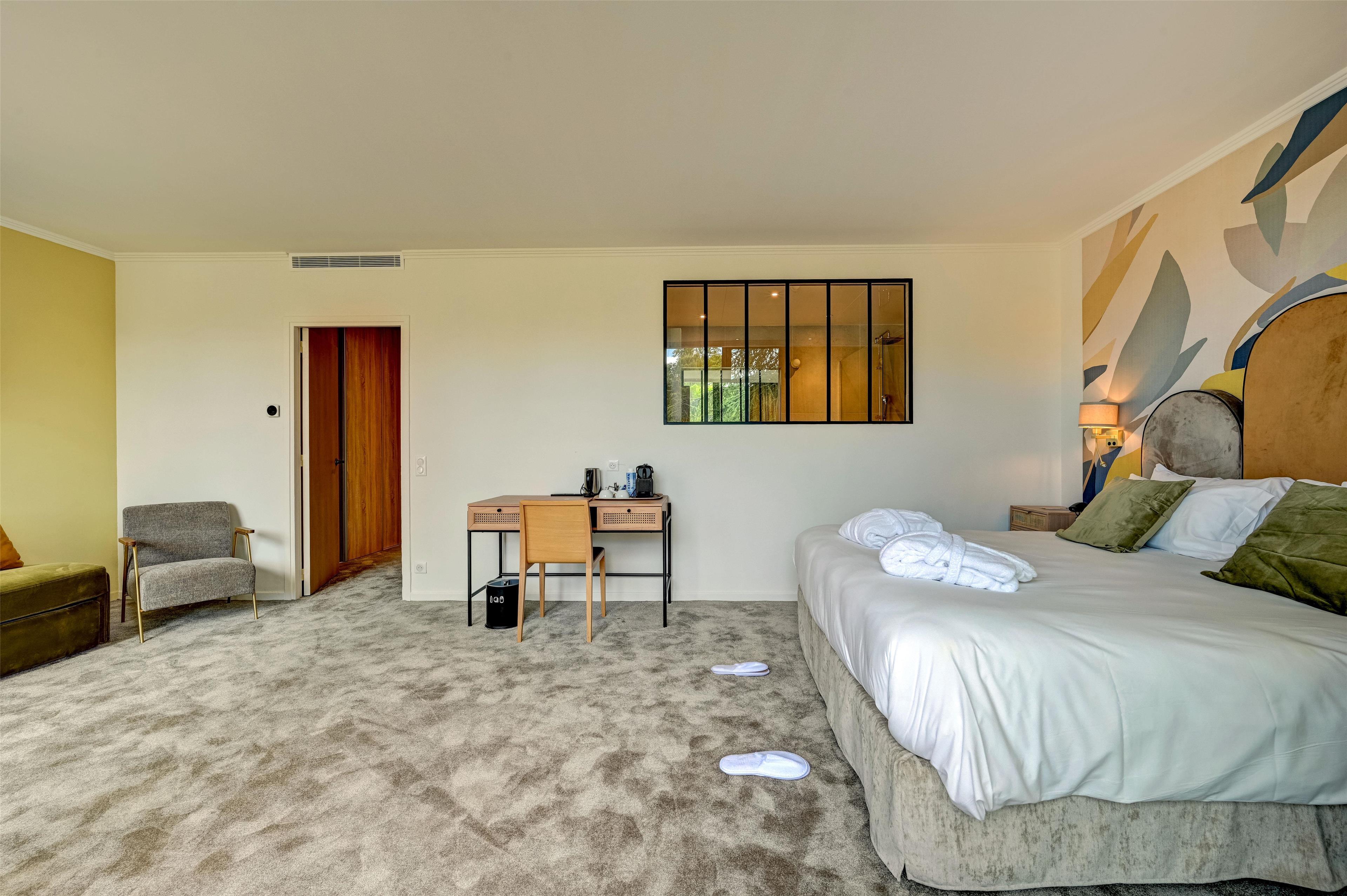 Double Queen Size Bed