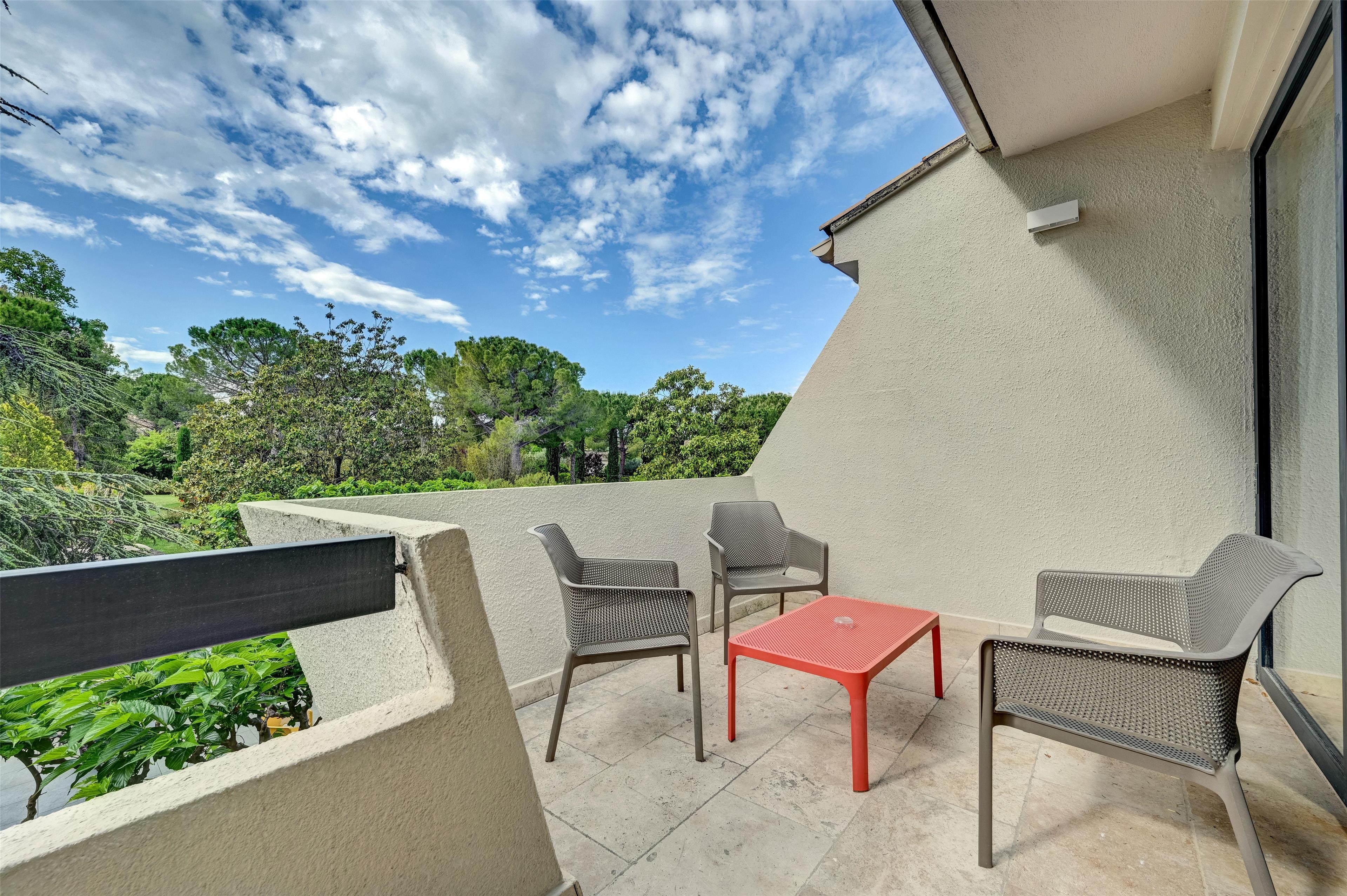 Double Queen Size Bed