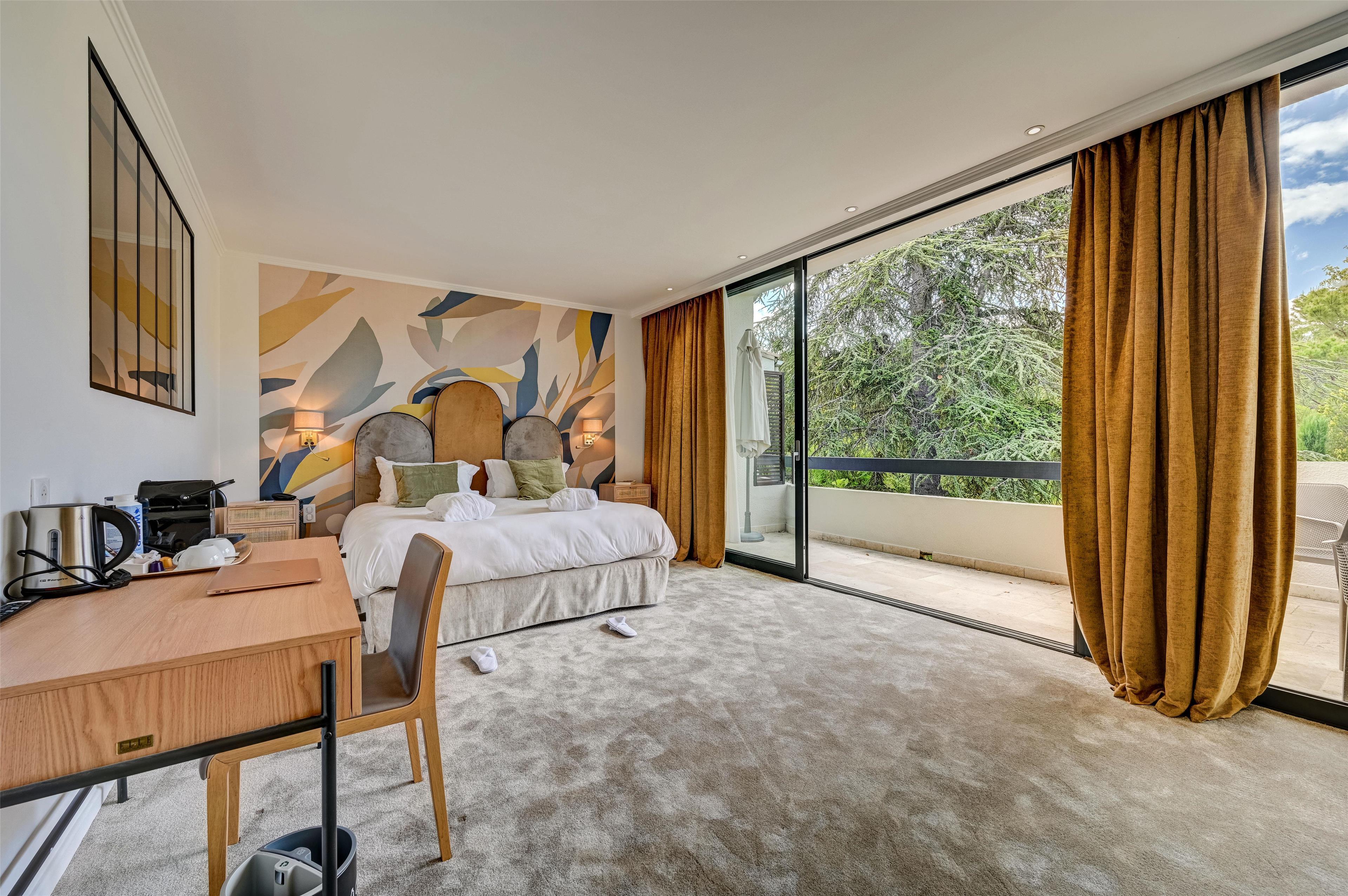 Double Queen Size Bed