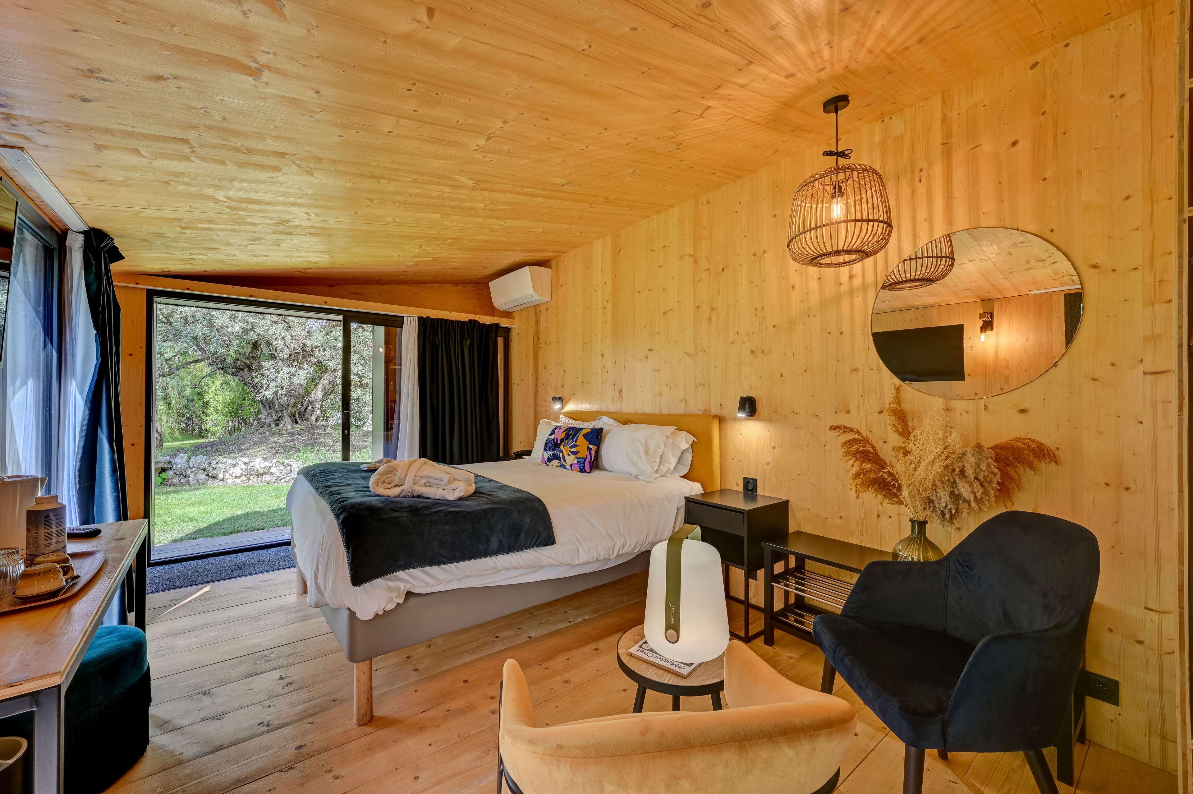 Double Queen Size Bed